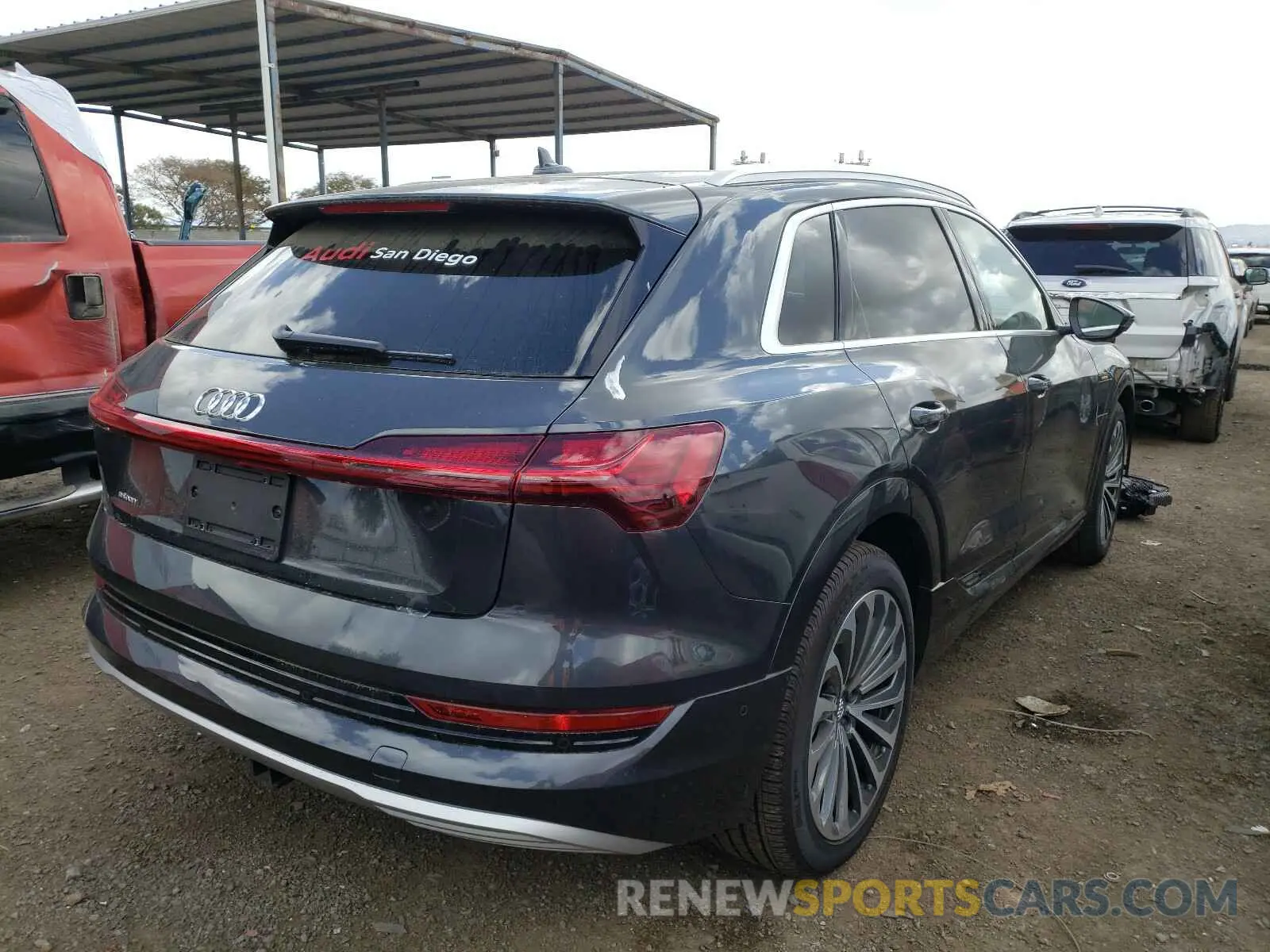 4 fotografías del automóvil dañado WA1VABGE1KB024793 AUDI E-TRON 2019
