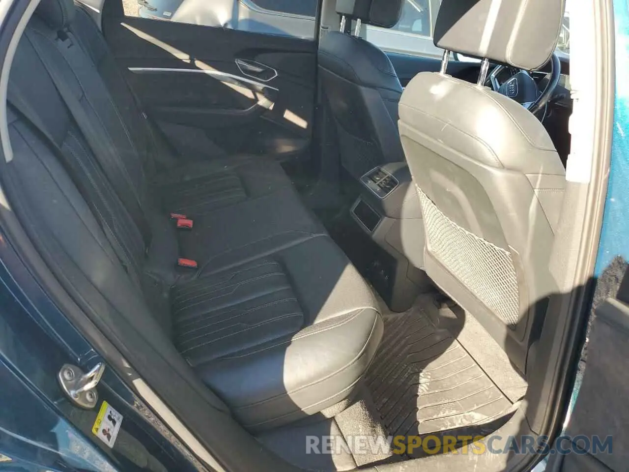 10 fotografías del automóvil dañado WA1VABGE3KB017294 AUDI E-TRON 2019