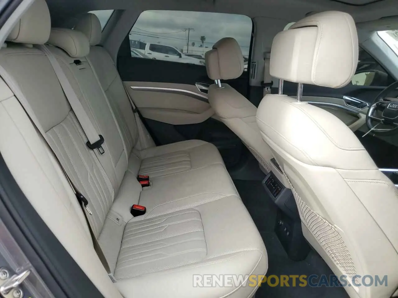 11 fotografías del automóvil dañado WA1VABGE6KB013000 AUDI E-TRON 2019