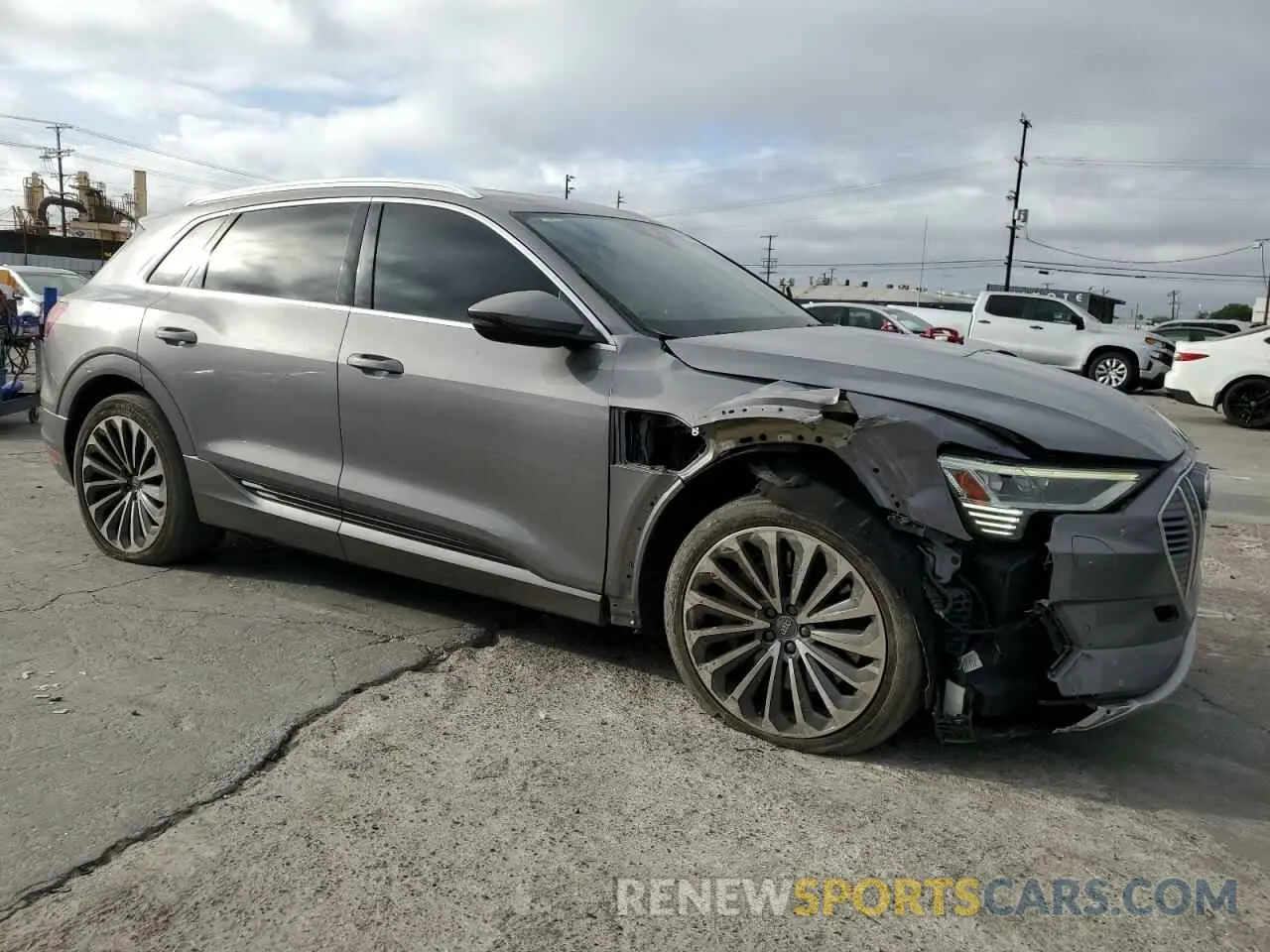 4 fotografías del automóvil dañado WA1VABGE6KB013000 AUDI E-TRON 2019