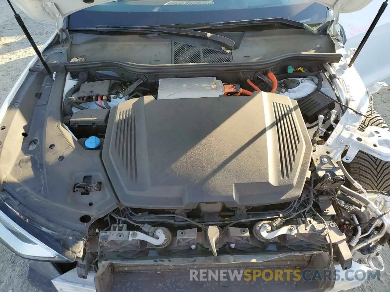 12 fotografías del automóvil dañado WA1VABGE9KB025139 AUDI E-TRON 2019