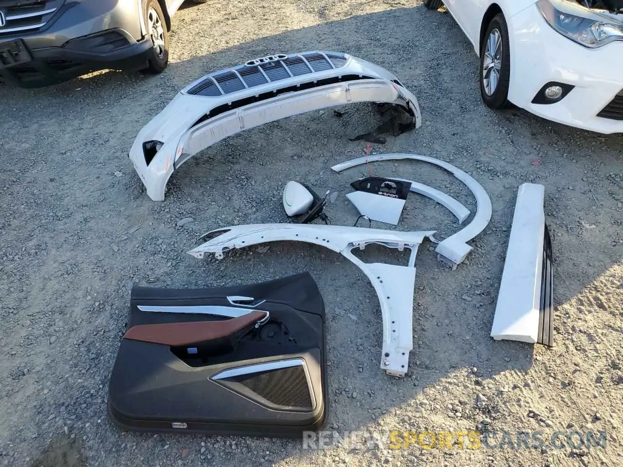 13 fotografías del automóvil dañado WA1VABGE9KB025139 AUDI E-TRON 2019