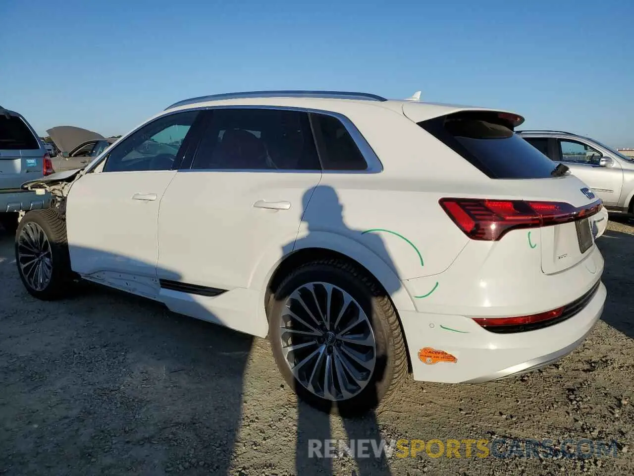 2 fotografías del automóvil dañado WA1VABGE9KB025139 AUDI E-TRON 2019
