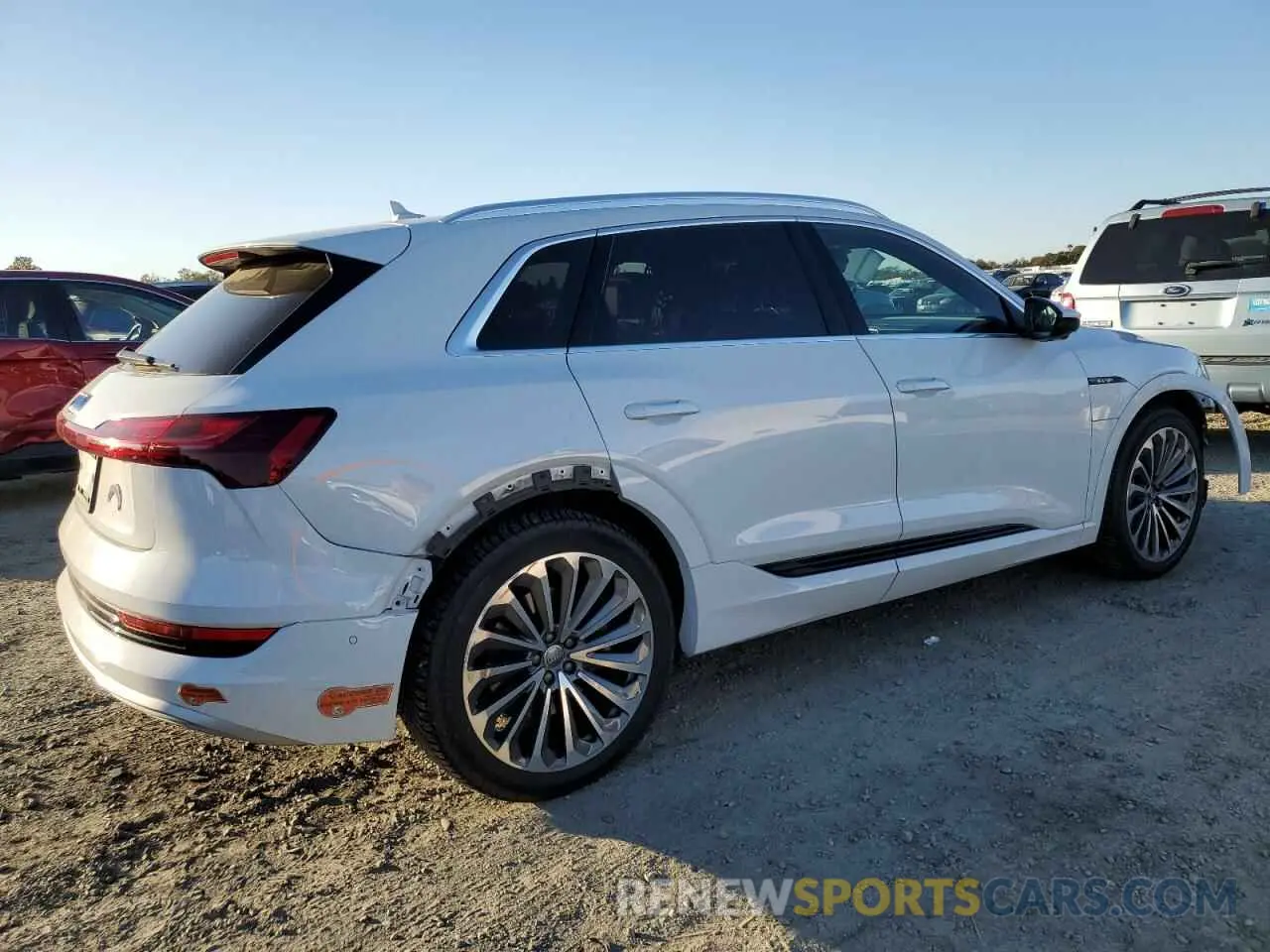 3 fotografías del automóvil dañado WA1VABGE9KB025139 AUDI E-TRON 2019