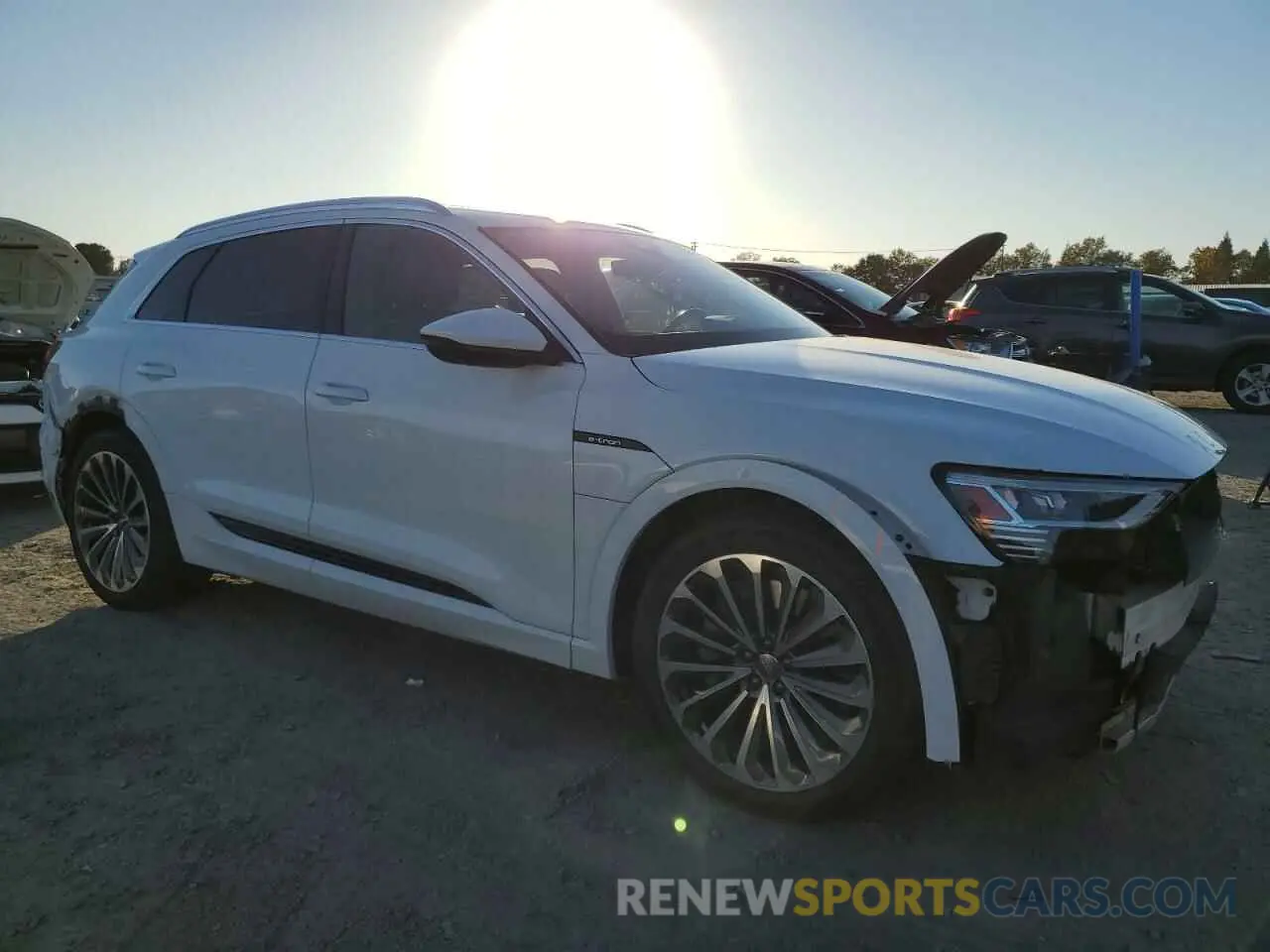 4 fotografías del automóvil dañado WA1VABGE9KB025139 AUDI E-TRON 2019