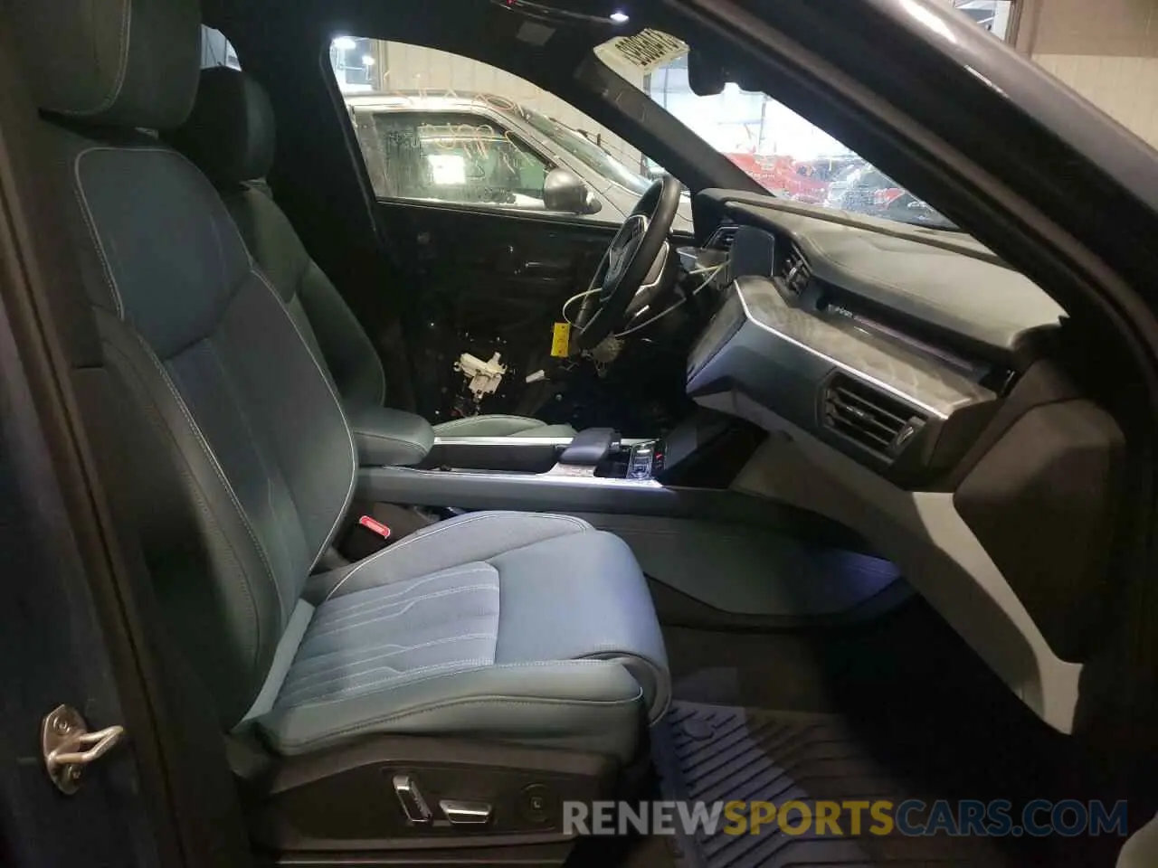 5 fotografías del automóvil dañado WA13ABGE9LB033833 AUDI E-TRON 2020