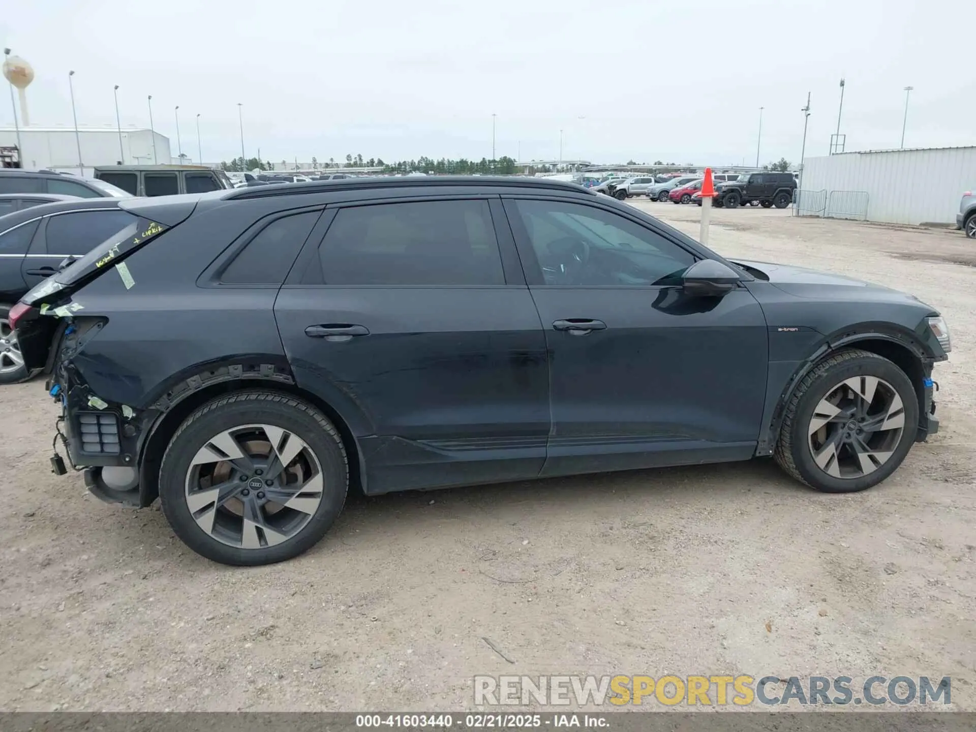 14 fotografías del automóvil dañado WA1AAAGE6MB027927 AUDI E-TRON 2021