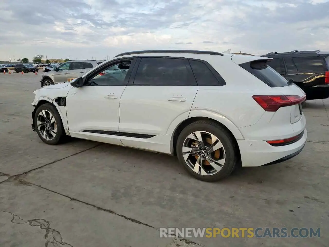 2 fotografías del automóvil dañado WA1AAAGE7MB023949 AUDI E-TRON 2021