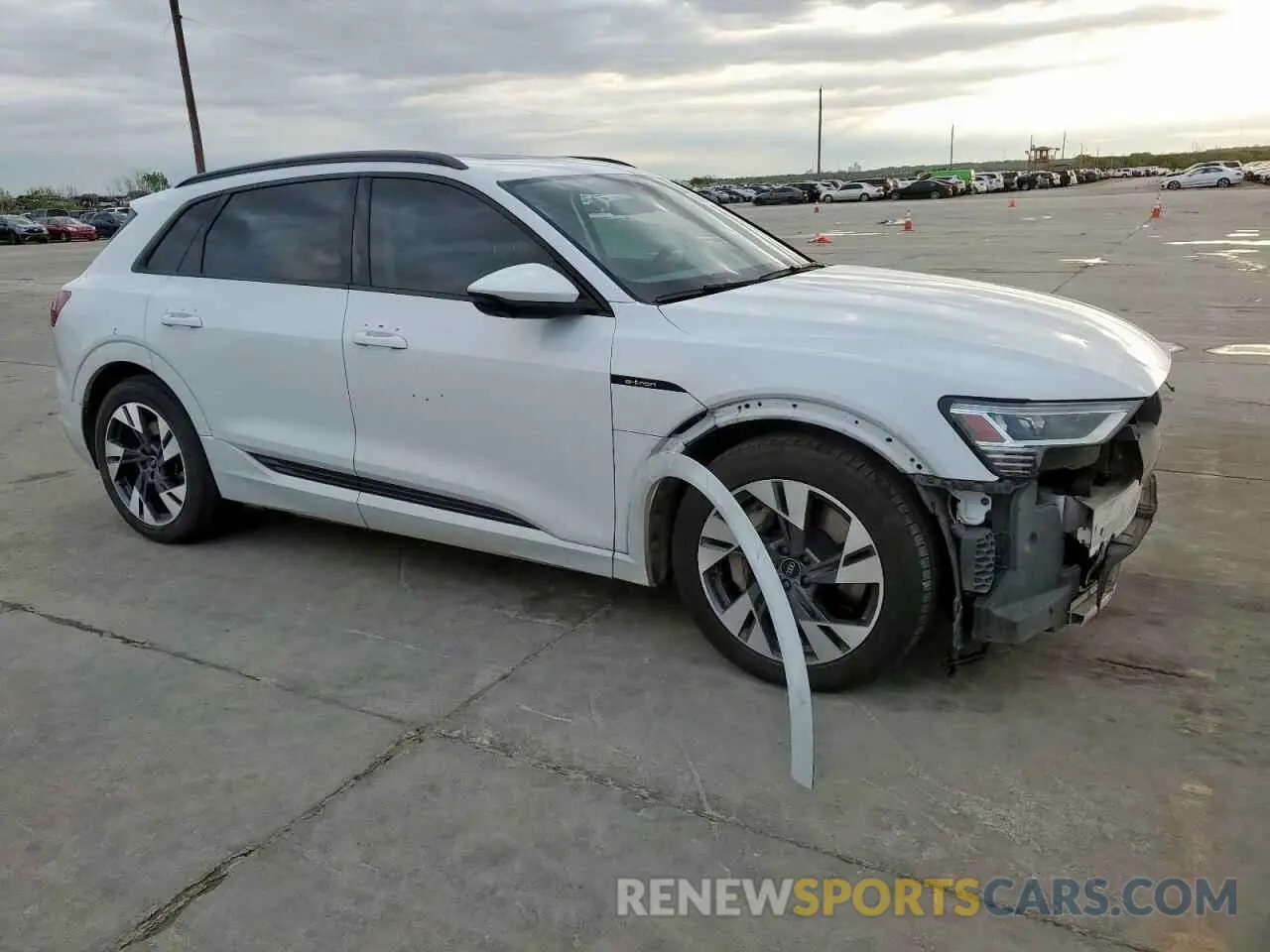4 fotografías del automóvil dañado WA1AAAGE7MB023949 AUDI E-TRON 2021