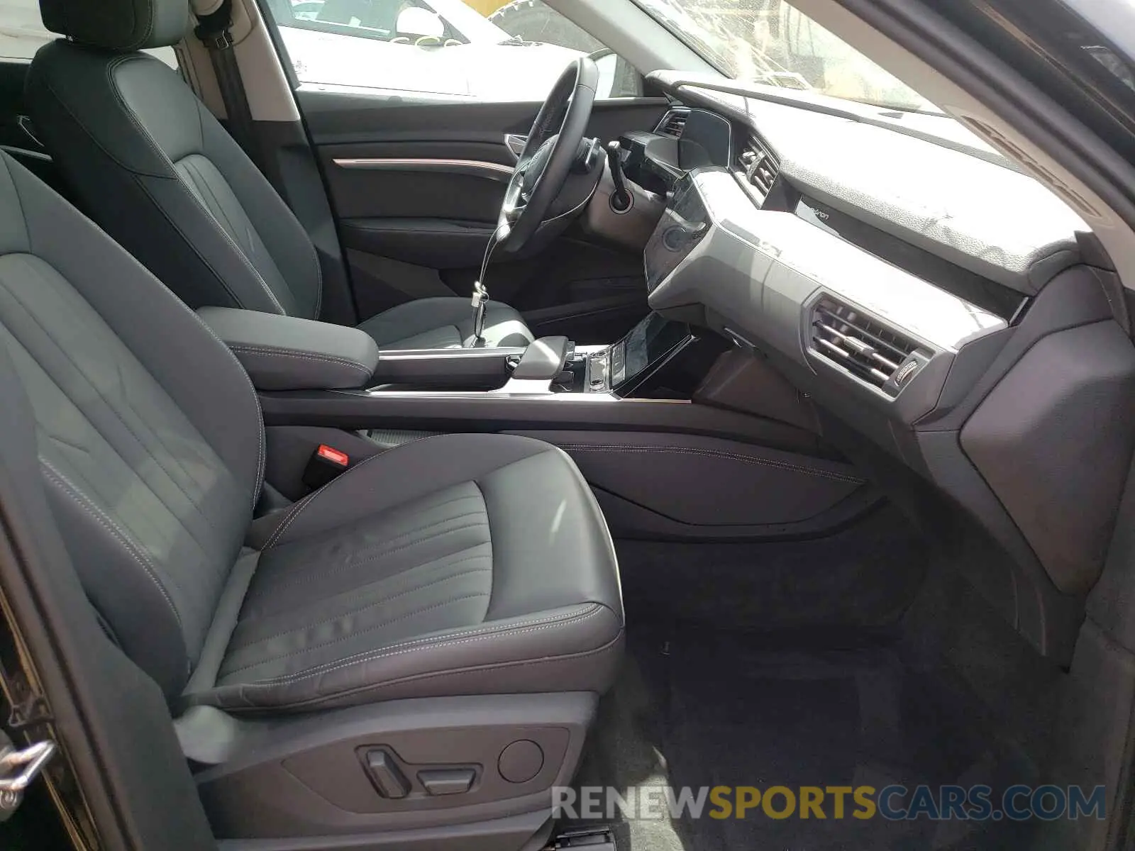 5 fotografías del automóvil dañado WA1AAAGE9MB013617 AUDI E-TRON 2021