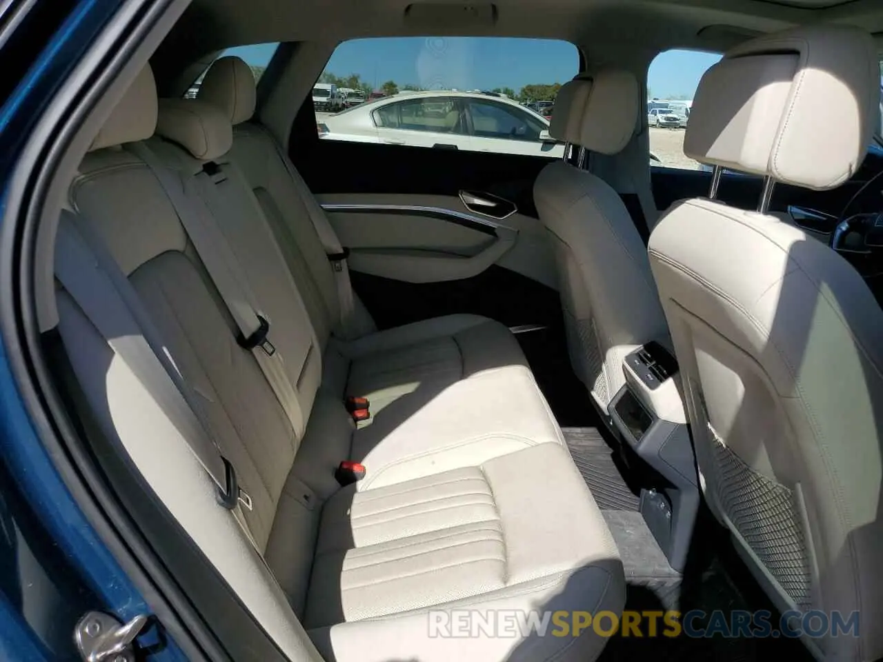 11 fotografías del automóvil dañado WA1LAAGE3MB016151 AUDI E-TRON 2021