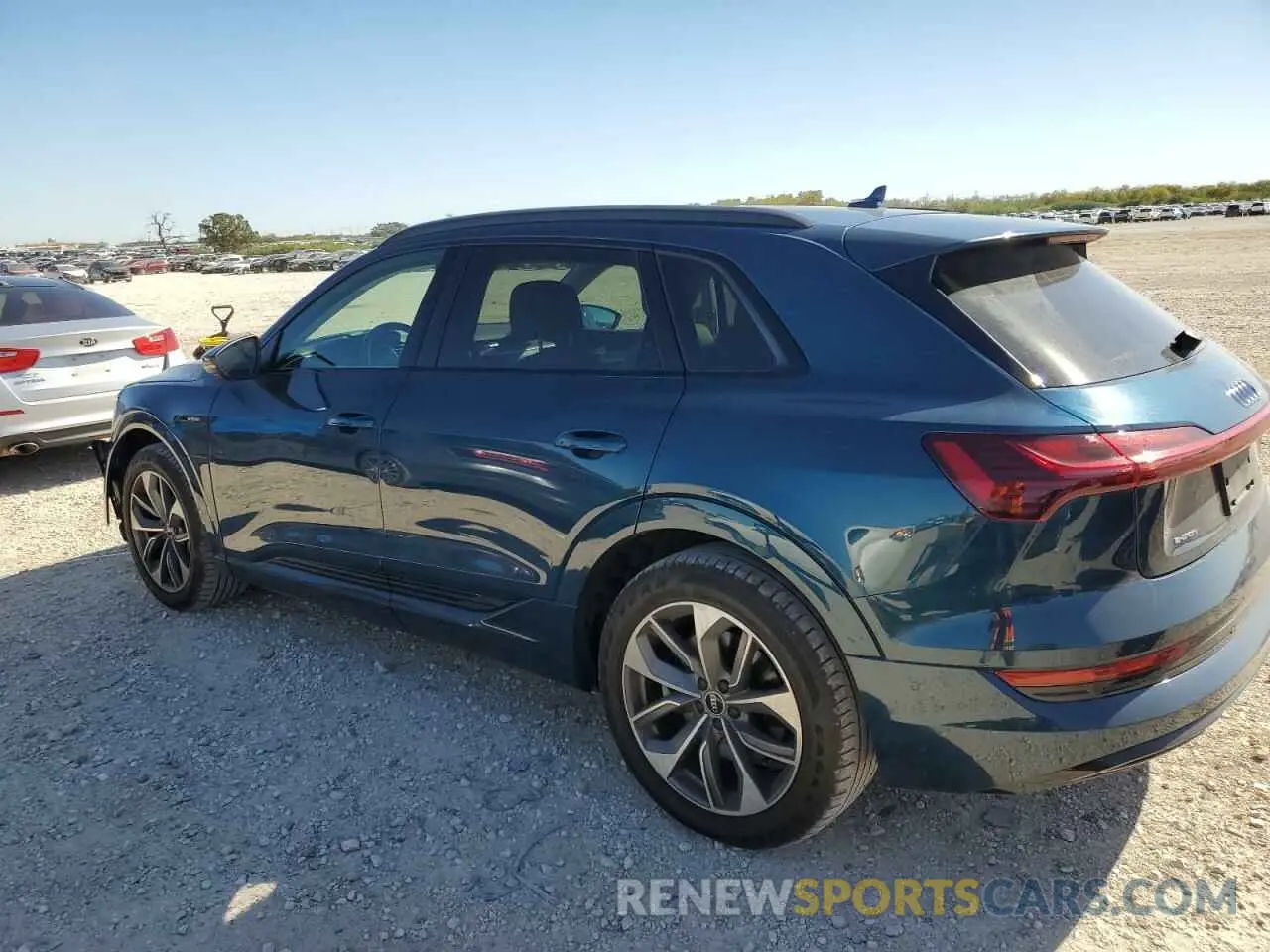 2 fotografías del automóvil dañado WA1LAAGE3MB016151 AUDI E-TRON 2021