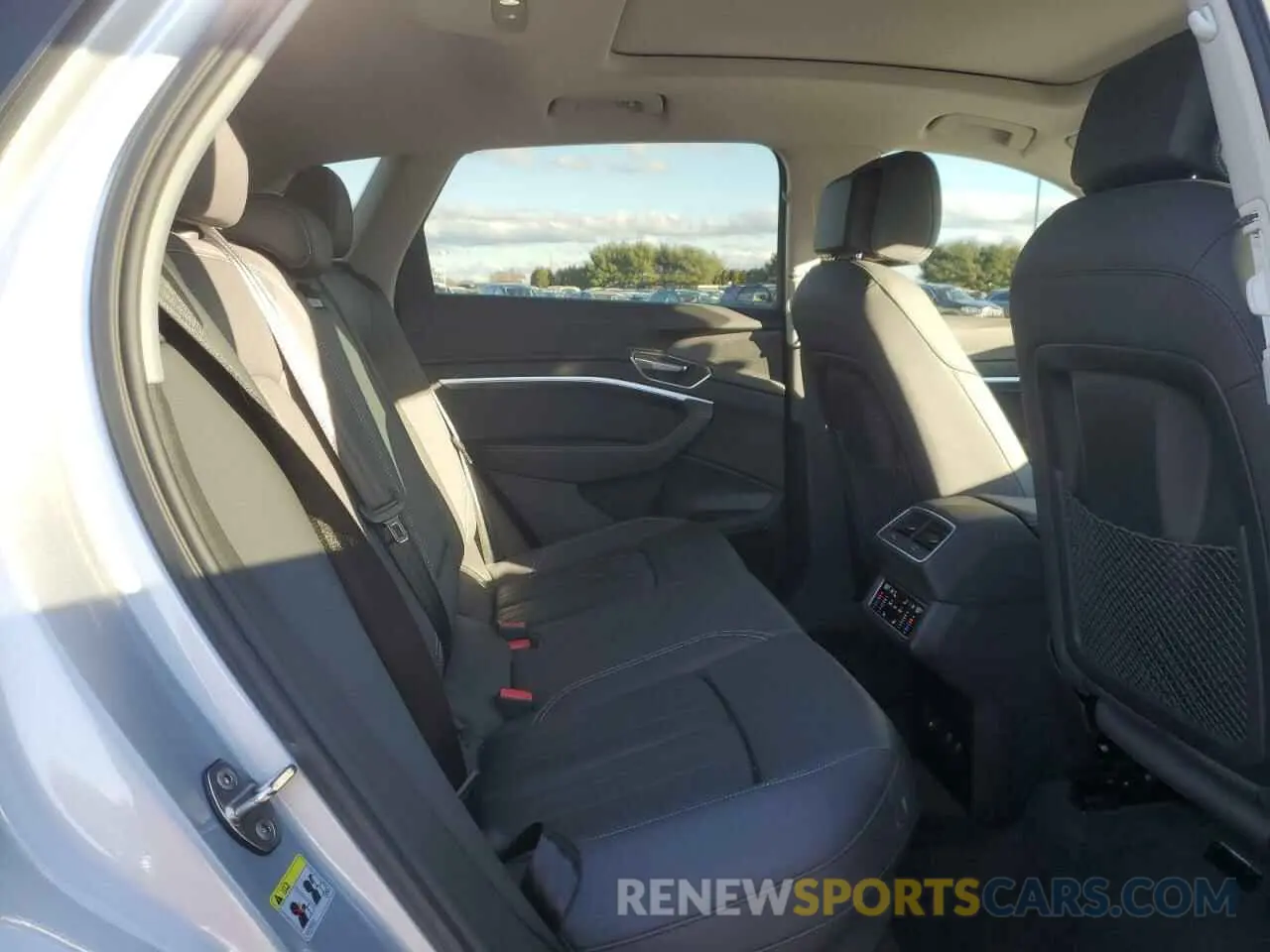 11 fotografías del automóvil dañado WA1LAAGE3MB016702 AUDI E-TRON 2021