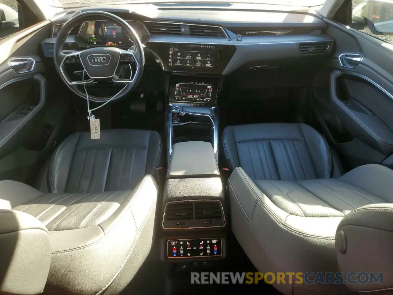 8 fotografías del automóvil dañado WA1LAAGE3MB016702 AUDI E-TRON 2021