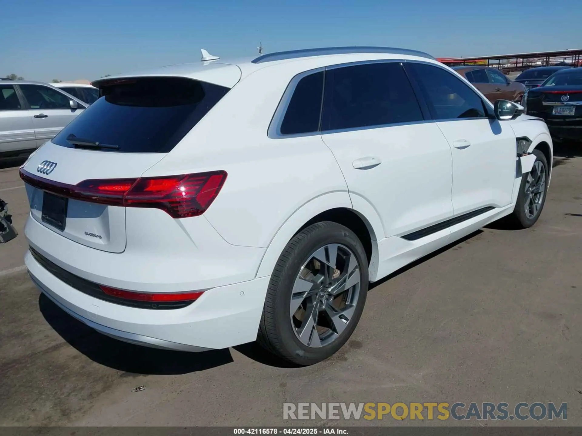4 fotografías del automóvil dañado WA1LAAGE6MB002079 AUDI E-TRON 2021