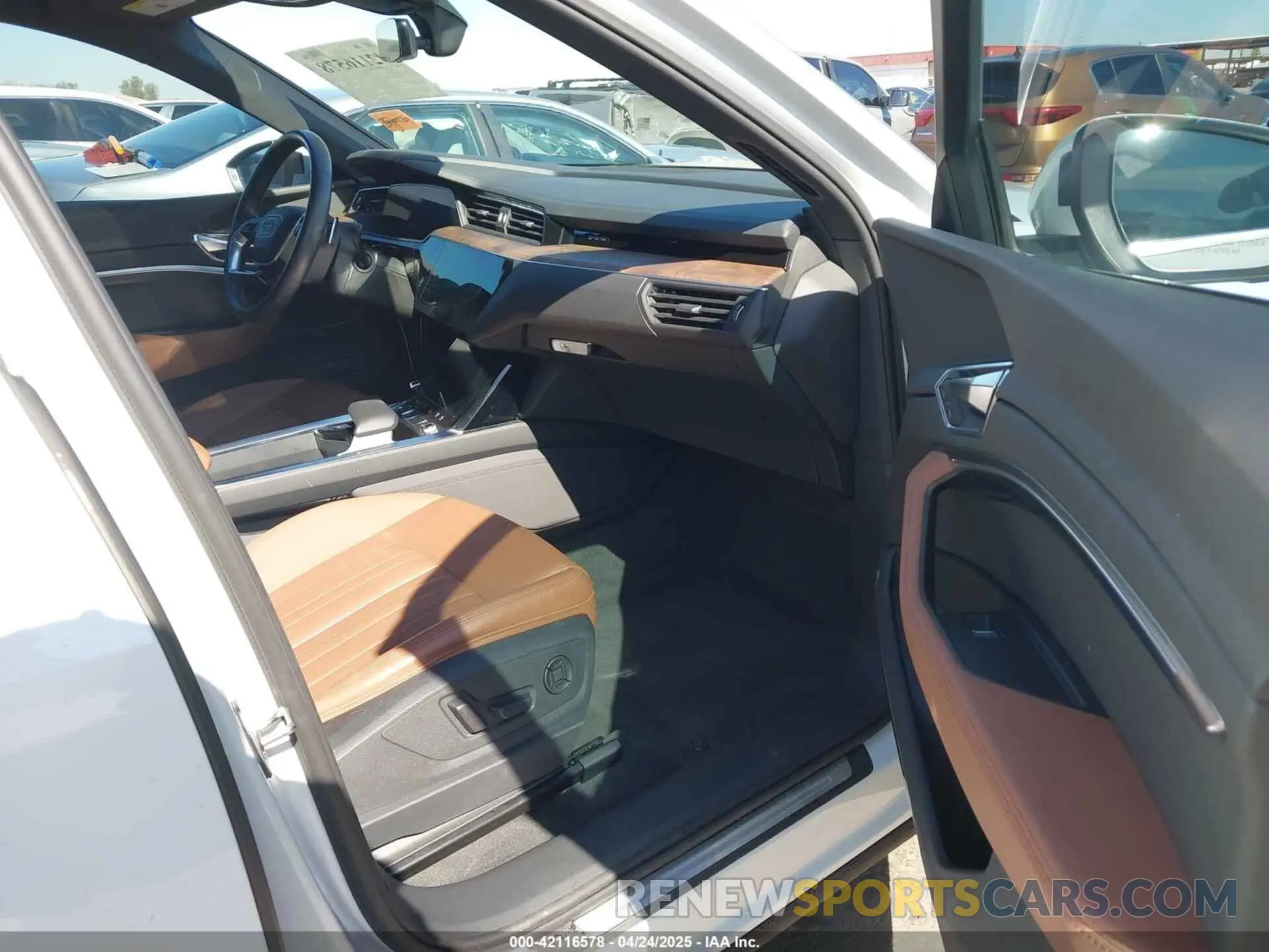 5 fotografías del automóvil dañado WA1LAAGE6MB002079 AUDI E-TRON 2021