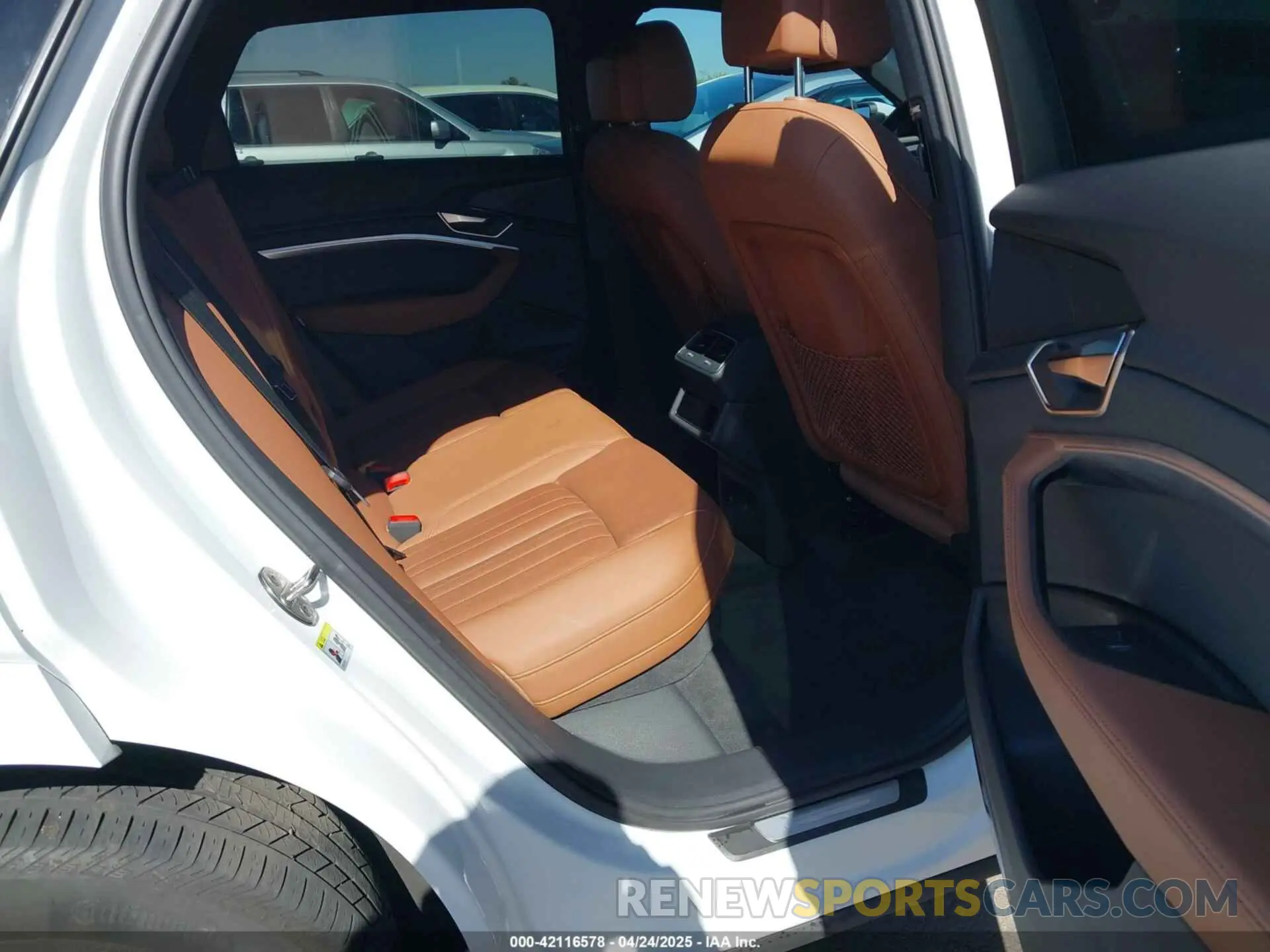 8 fotografías del automóvil dañado WA1LAAGE6MB002079 AUDI E-TRON 2021