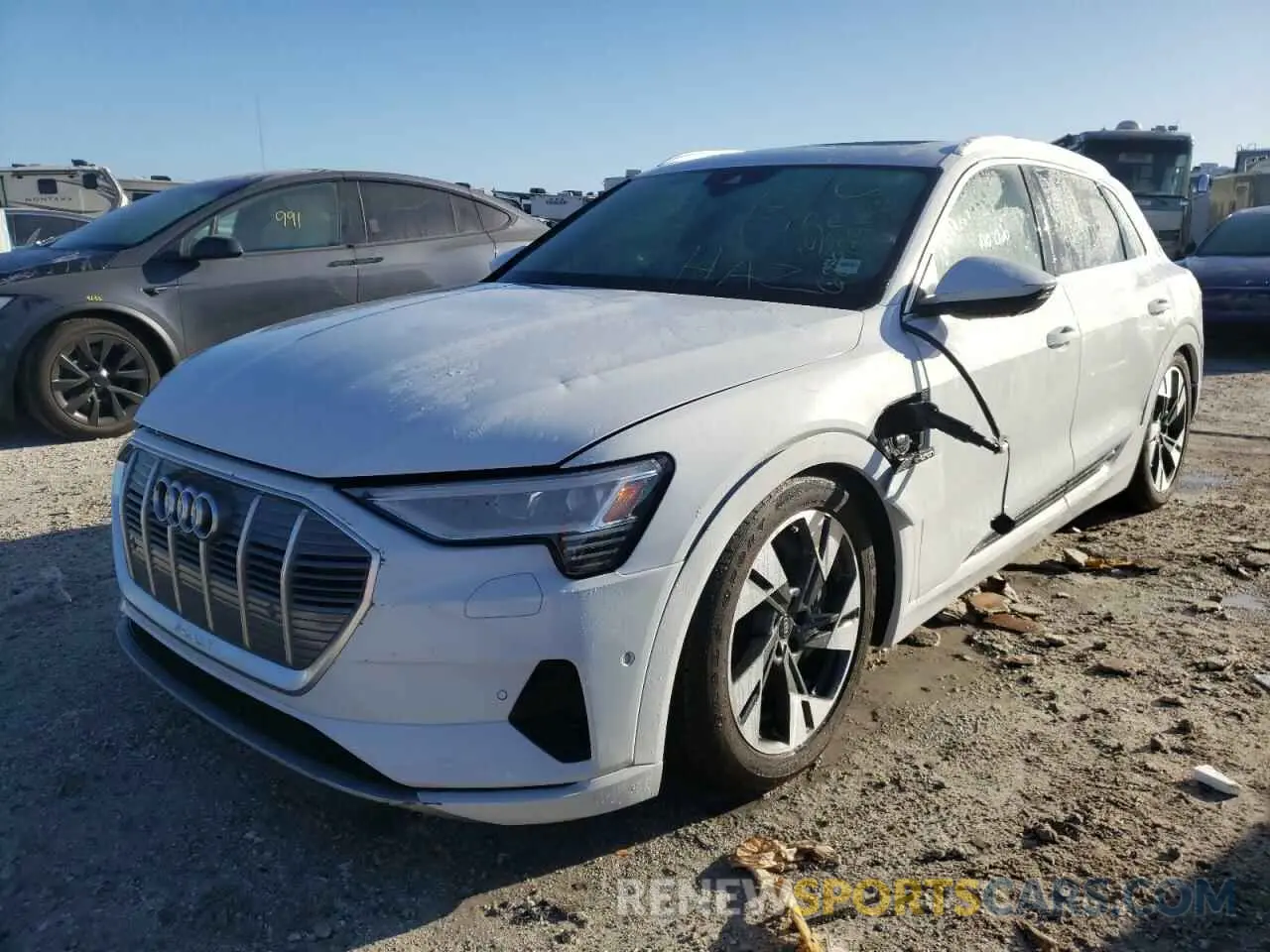 2 fotografías del automóvil dañado WA1LAAGE6MB015107 AUDI E-TRON 2021
