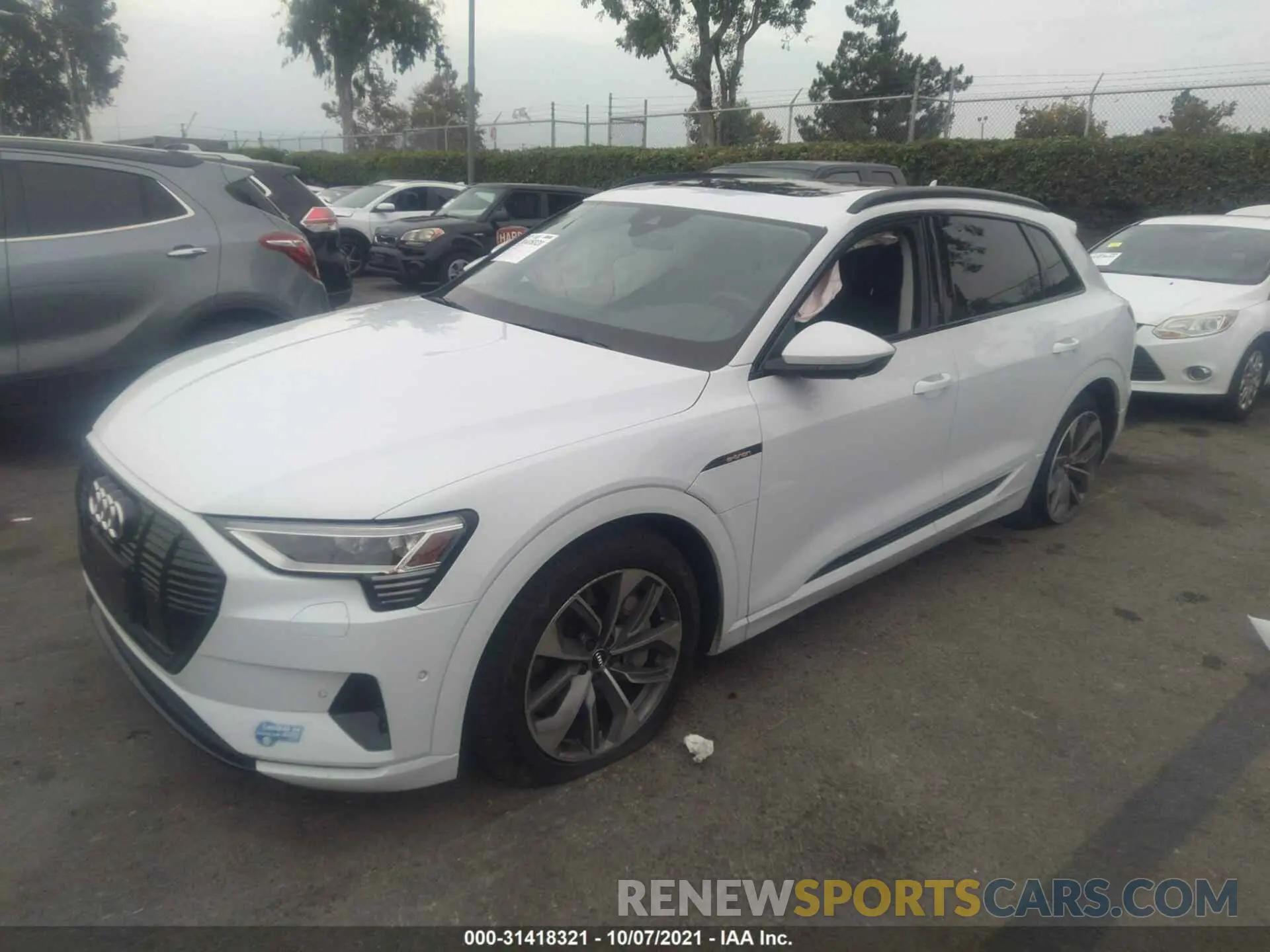 2 fotografías del automóvil dañado WA1LAAGE7MB002222 AUDI E-TRON 2021