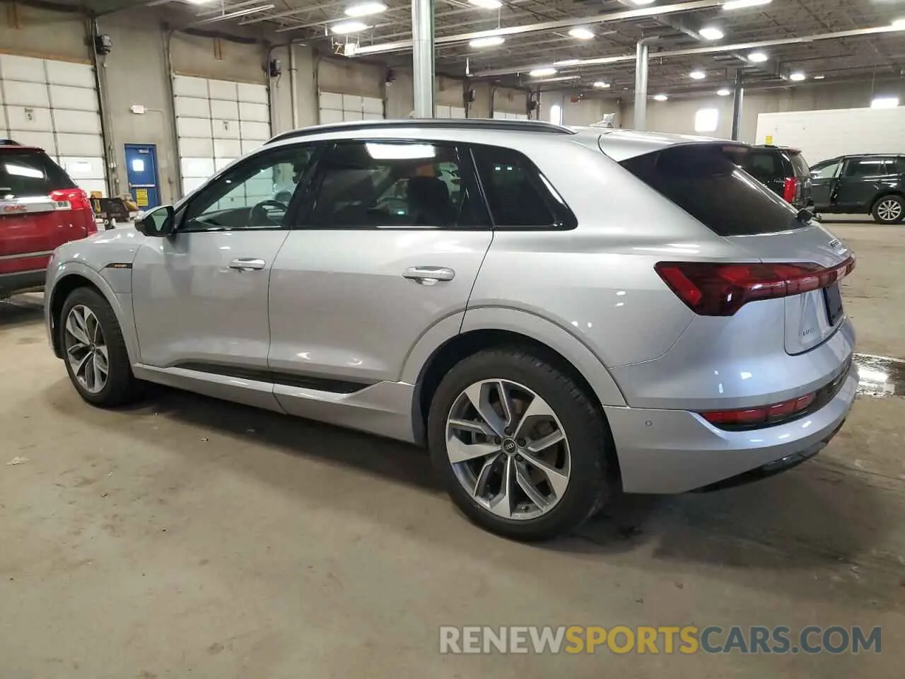 2 fotografías del automóvil dañado WA1LAAGE8MB015982 AUDI E-TRON 2021