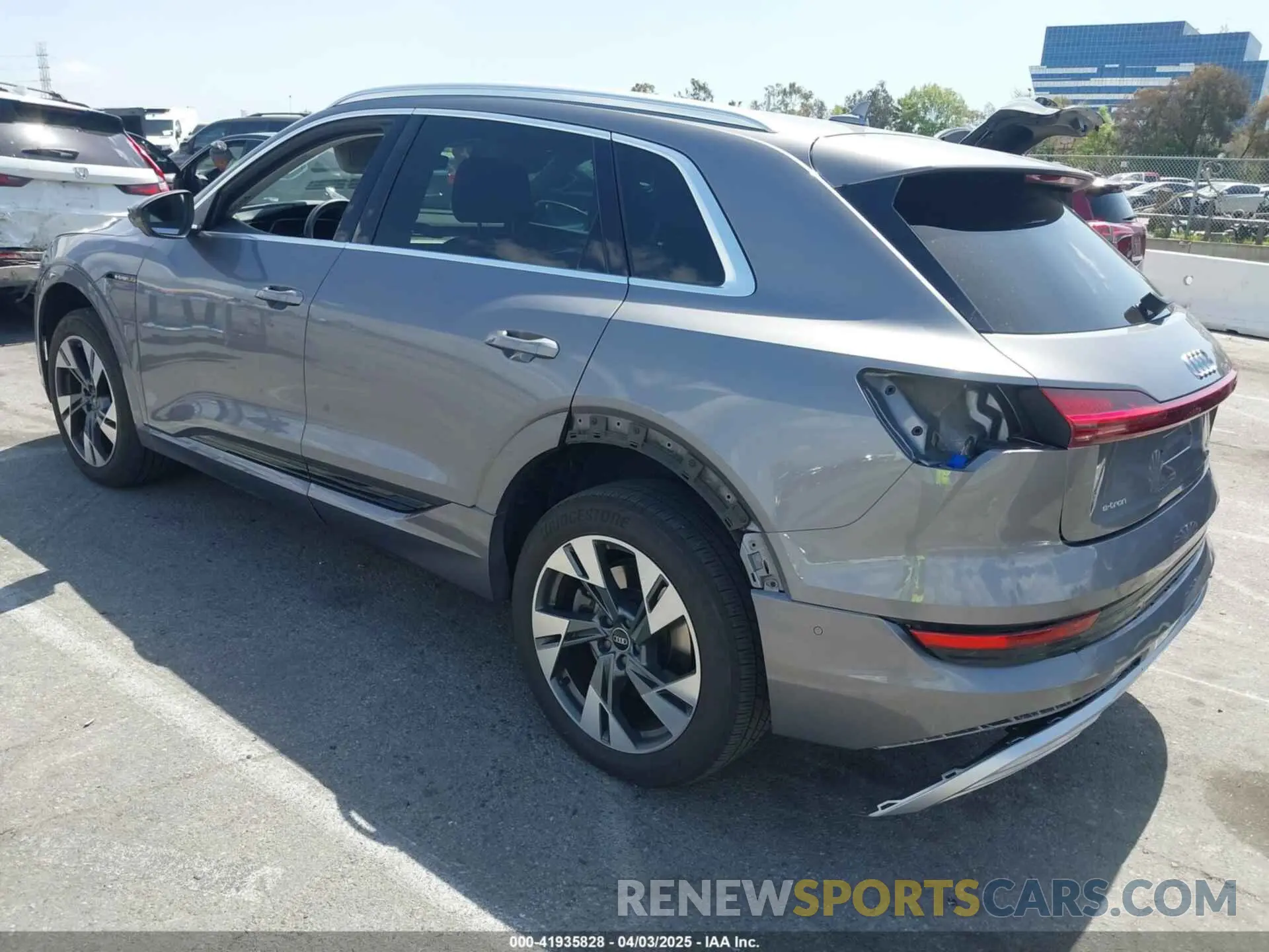 3 fotografías del automóvil dañado WA1LABGE7MB011590 AUDI E-TRON 2021