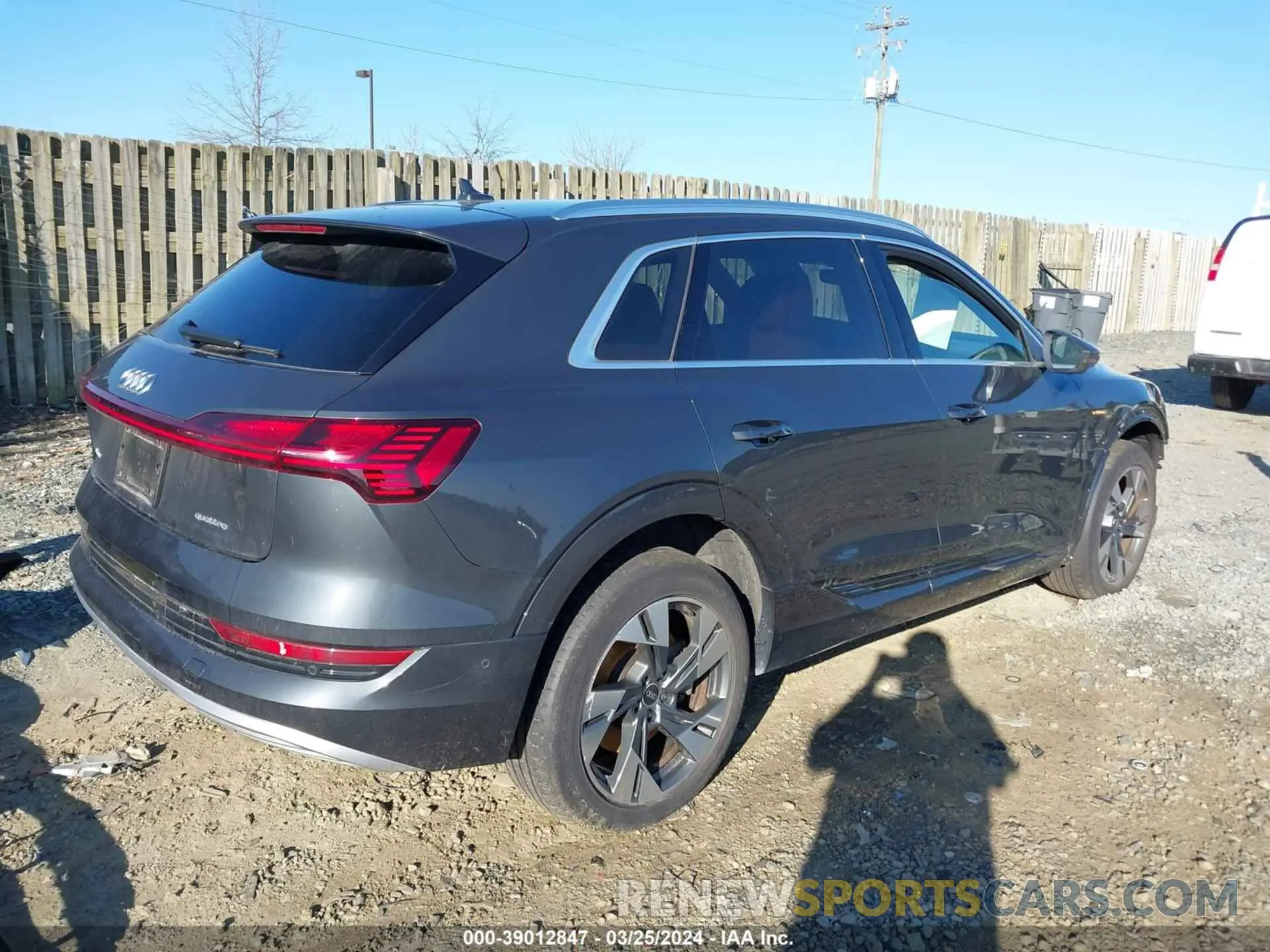 4 fotografías del automóvil dañado WA1VAAGE5MB017505 AUDI E-TRON 2021