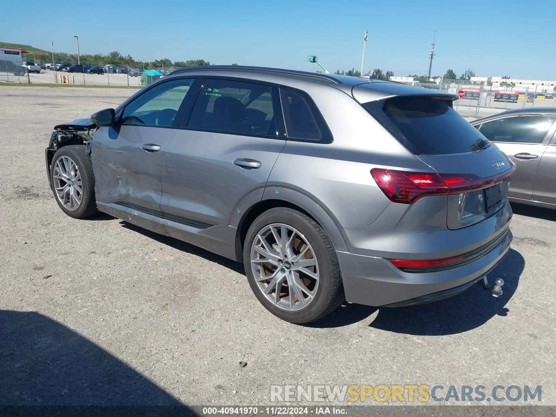 3 fotografías del automóvil dañado WA1VABGE9MB003449 AUDI E-TRON 2021