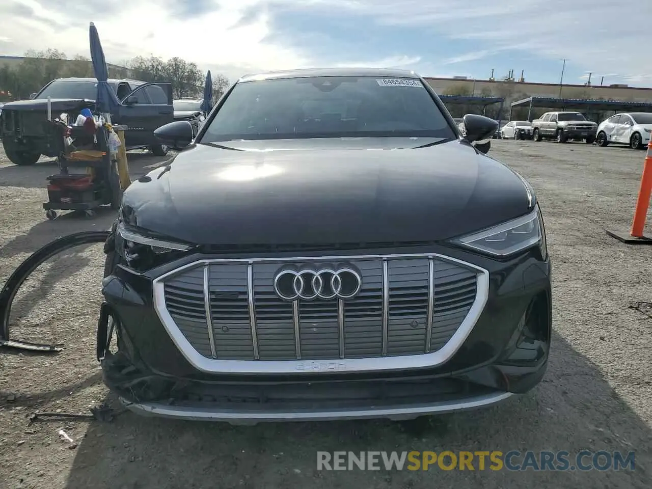 5 fotografías del automóvil dañado WA11AAGEXNB019590 AUDI E-TRON 2022