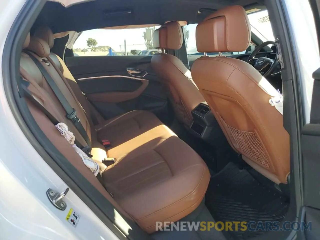 11 fotografías del automóvil dañado WA11ABGE4NB006971 AUDI E-TRON 2022