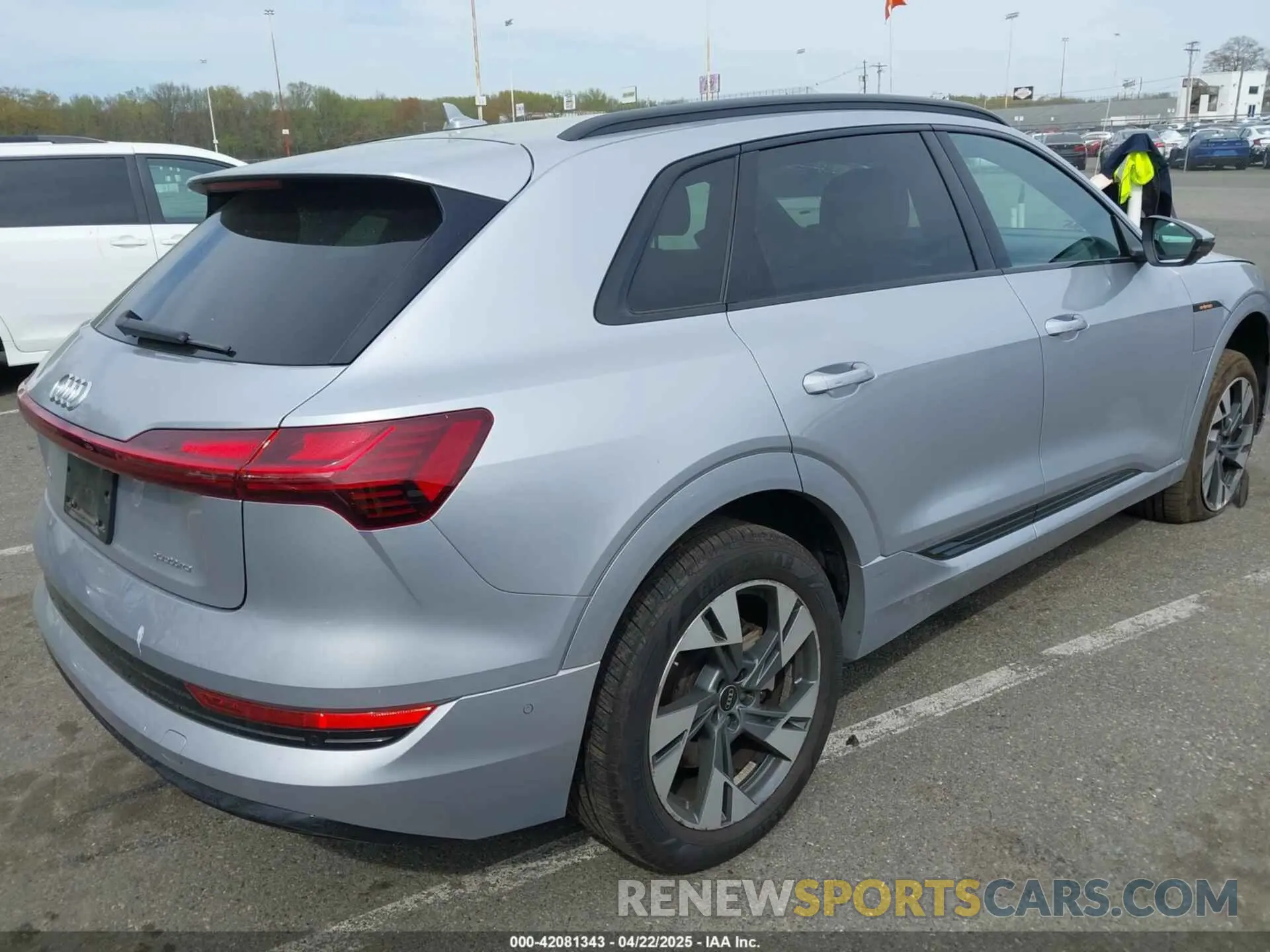 4 fotografías del automóvil dañado WA1AAAGE3NB033122 AUDI E-TRON 2022