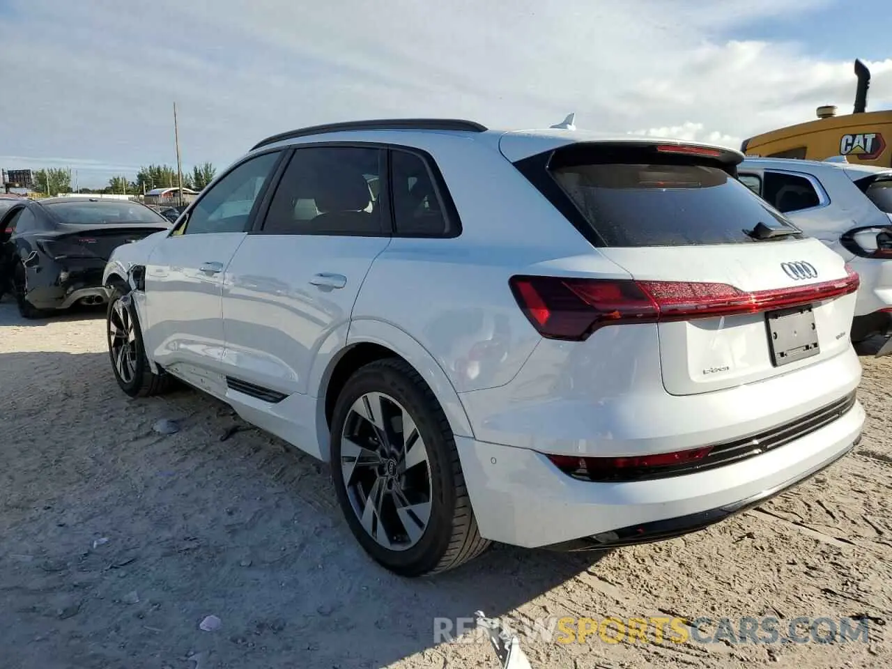 2 fotografías del automóvil dañado WA1AAAGE5NB006164 AUDI E-TRON 2022