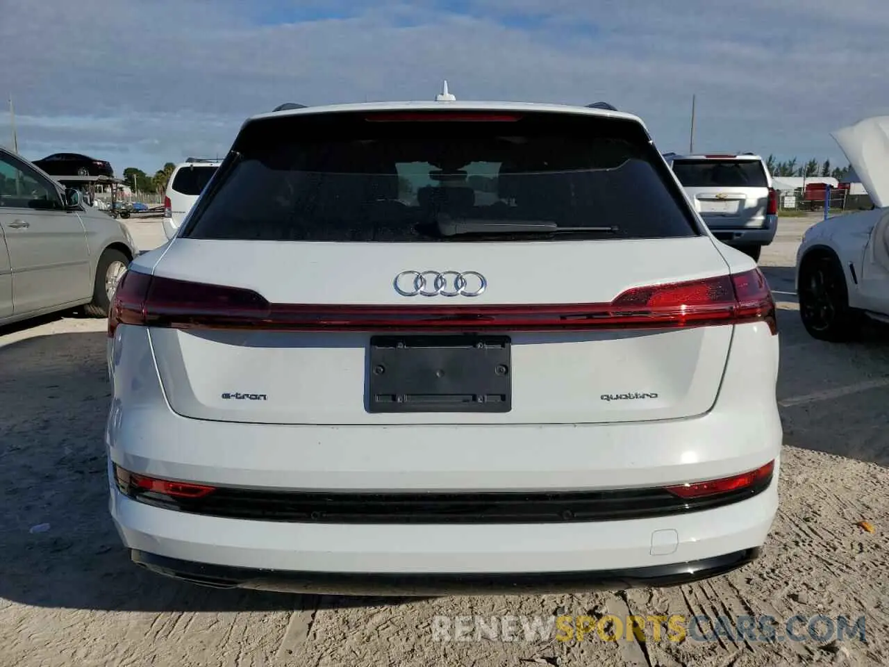 6 fotografías del automóvil dañado WA1AAAGE5NB006164 AUDI E-TRON 2022