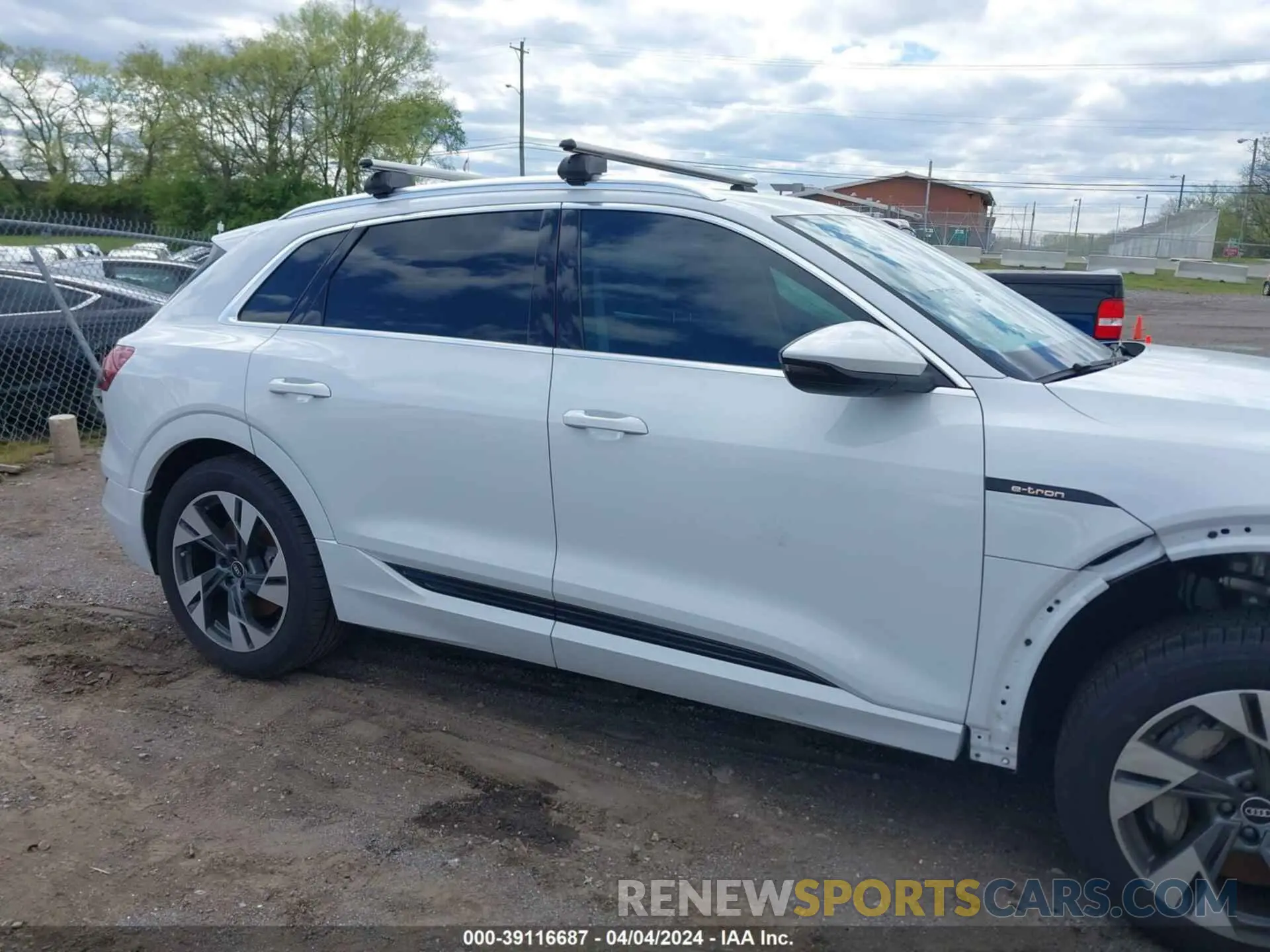 13 fotografías del automóvil dañado WA1AAAGE6NB005833 AUDI E-TRON 2022