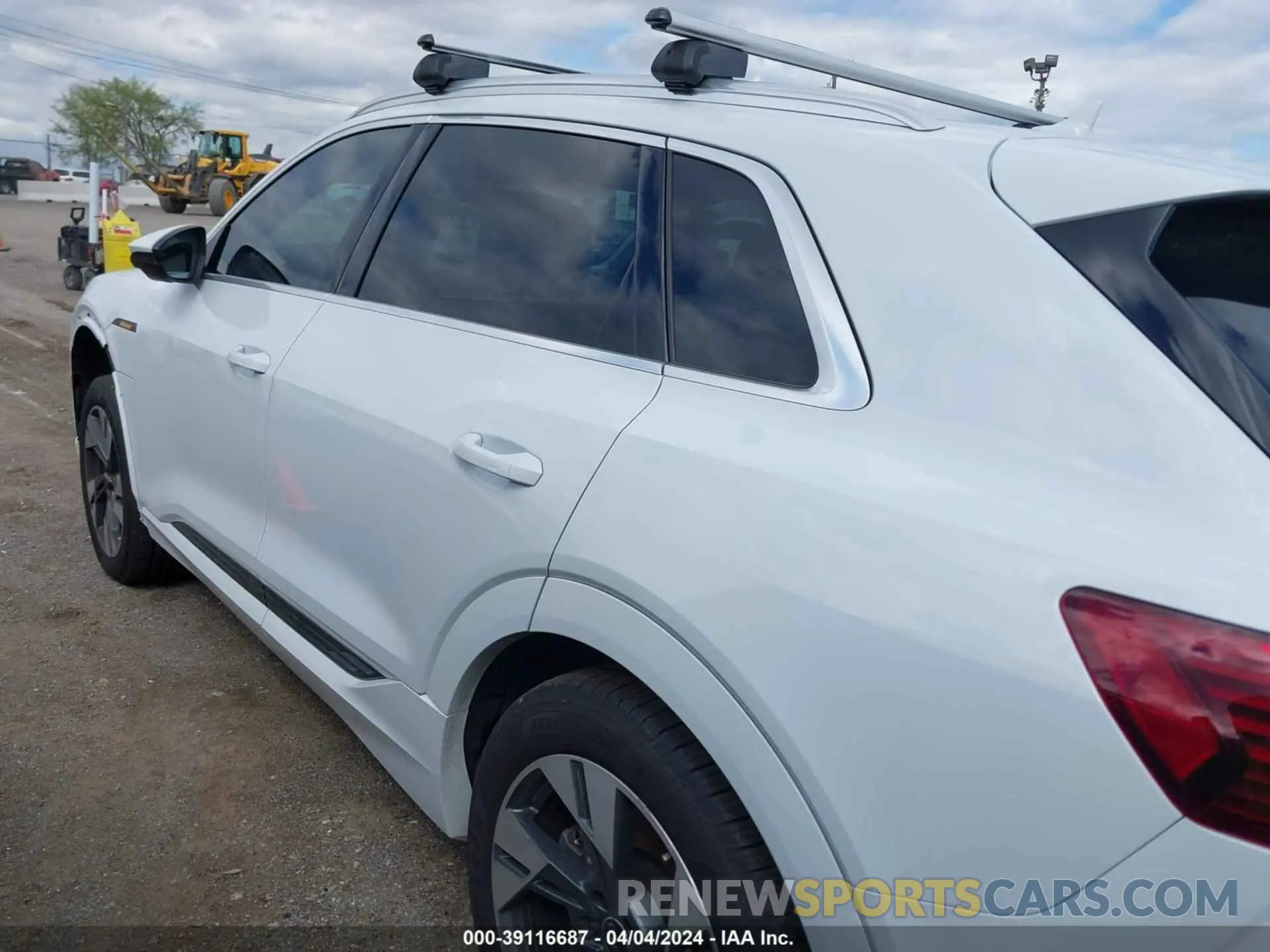 14 fotografías del automóvil dañado WA1AAAGE6NB005833 AUDI E-TRON 2022
