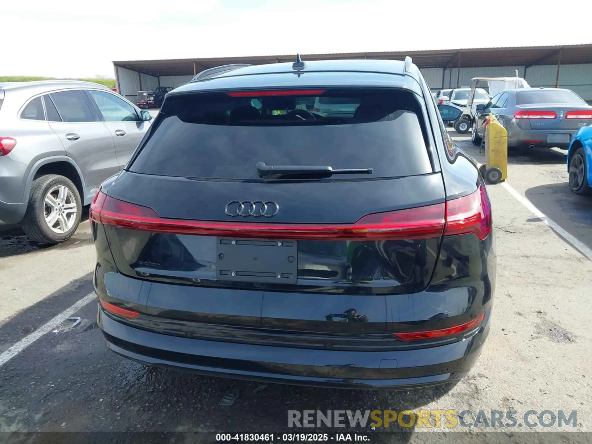 17 fotografías del automóvil dañado WA1AAAGE6NB027461 AUDI E-TRON 2022