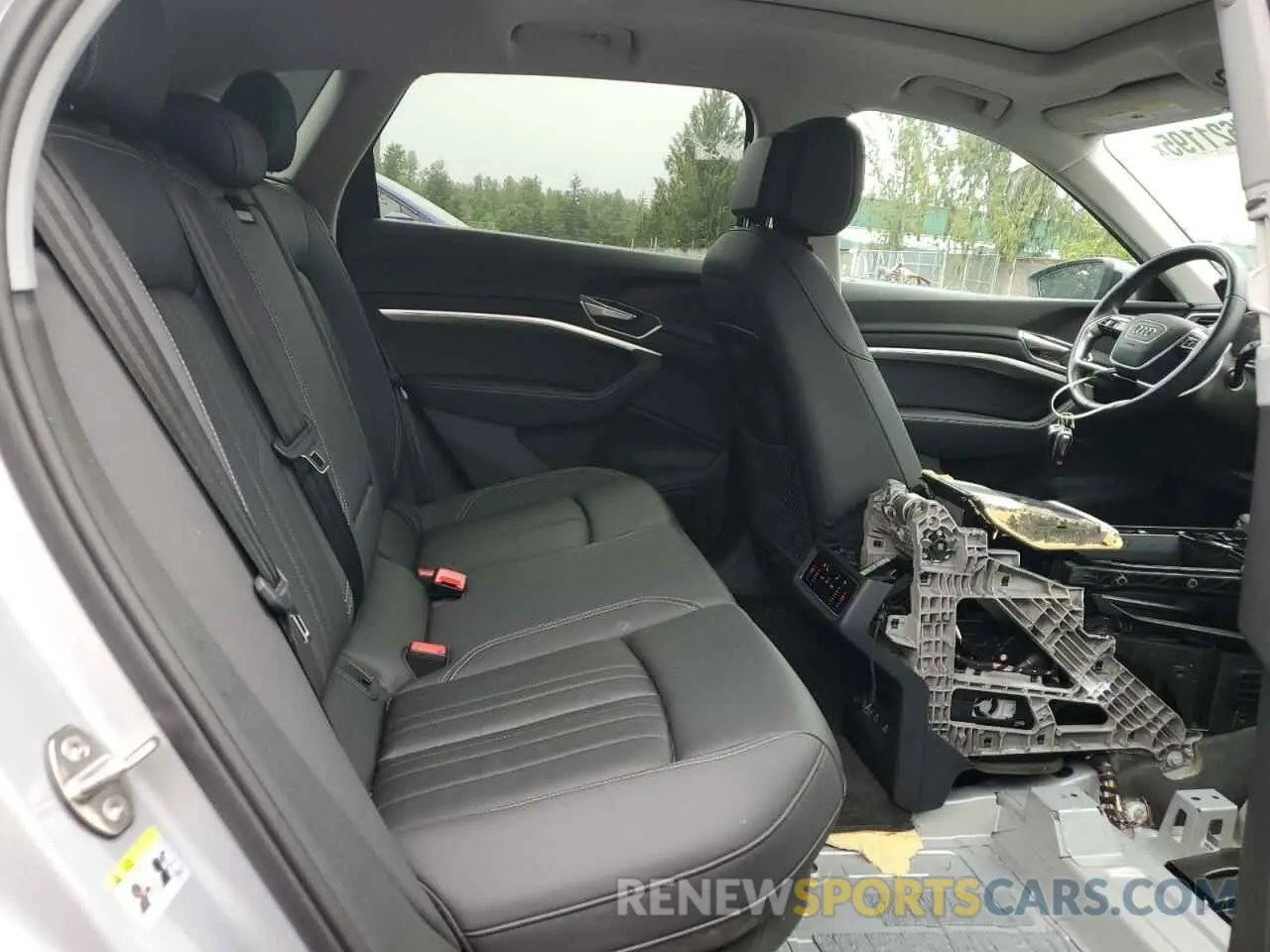 11 fotografías del automóvil dañado WA1AAAGE8NB005235 AUDI E-TRON 2022