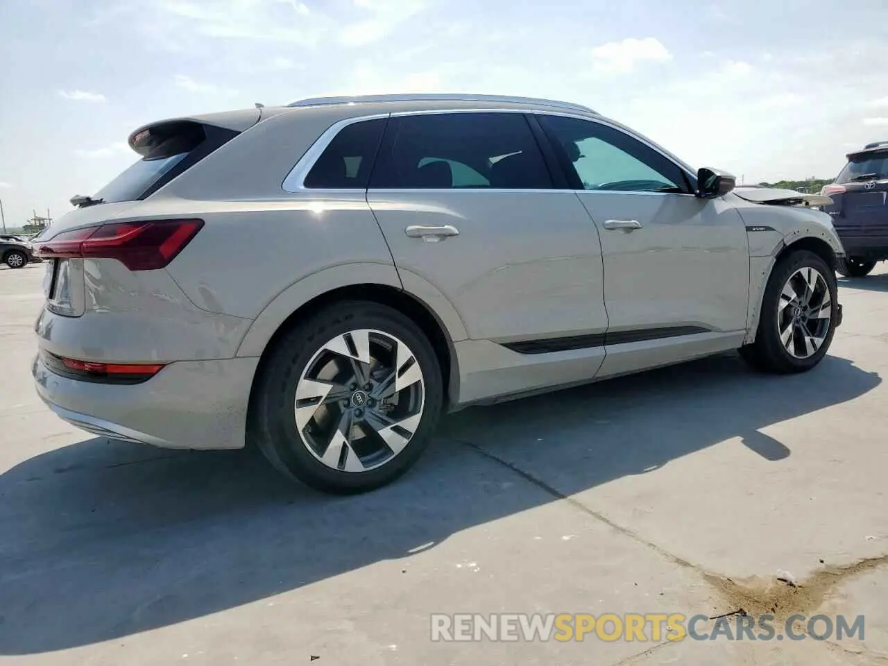 3 fotografías del automóvil dañado WA1AAAGEXNB023977 AUDI E-TRON 2022