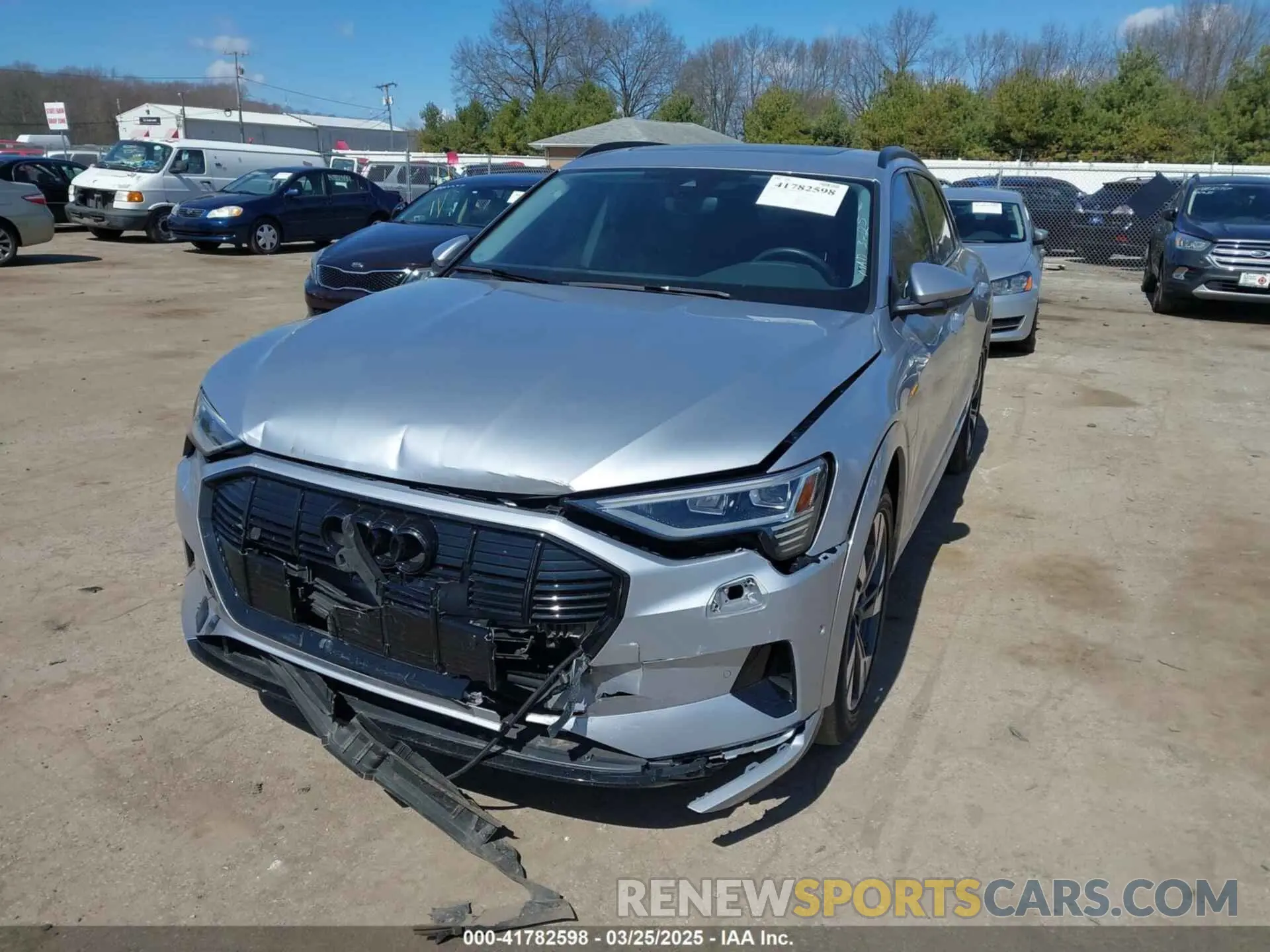 2 fotografías del automóvil dañado WA1AAAGEXNB047650 AUDI E-TRON 2022