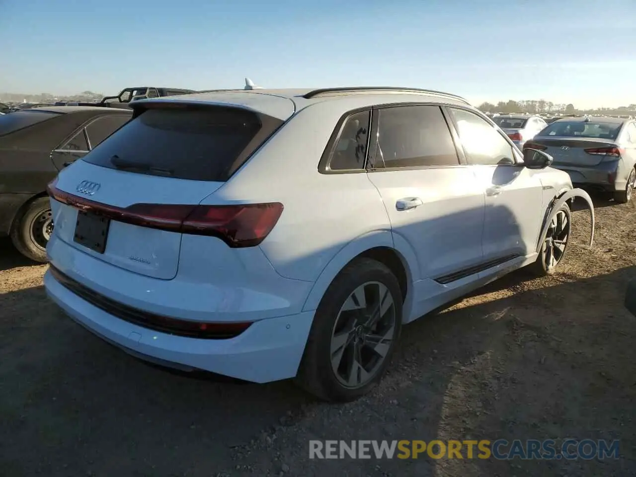 3 fotografías del automóvil dañado WA1AABGE3NB007271 AUDI E-TRON 2022