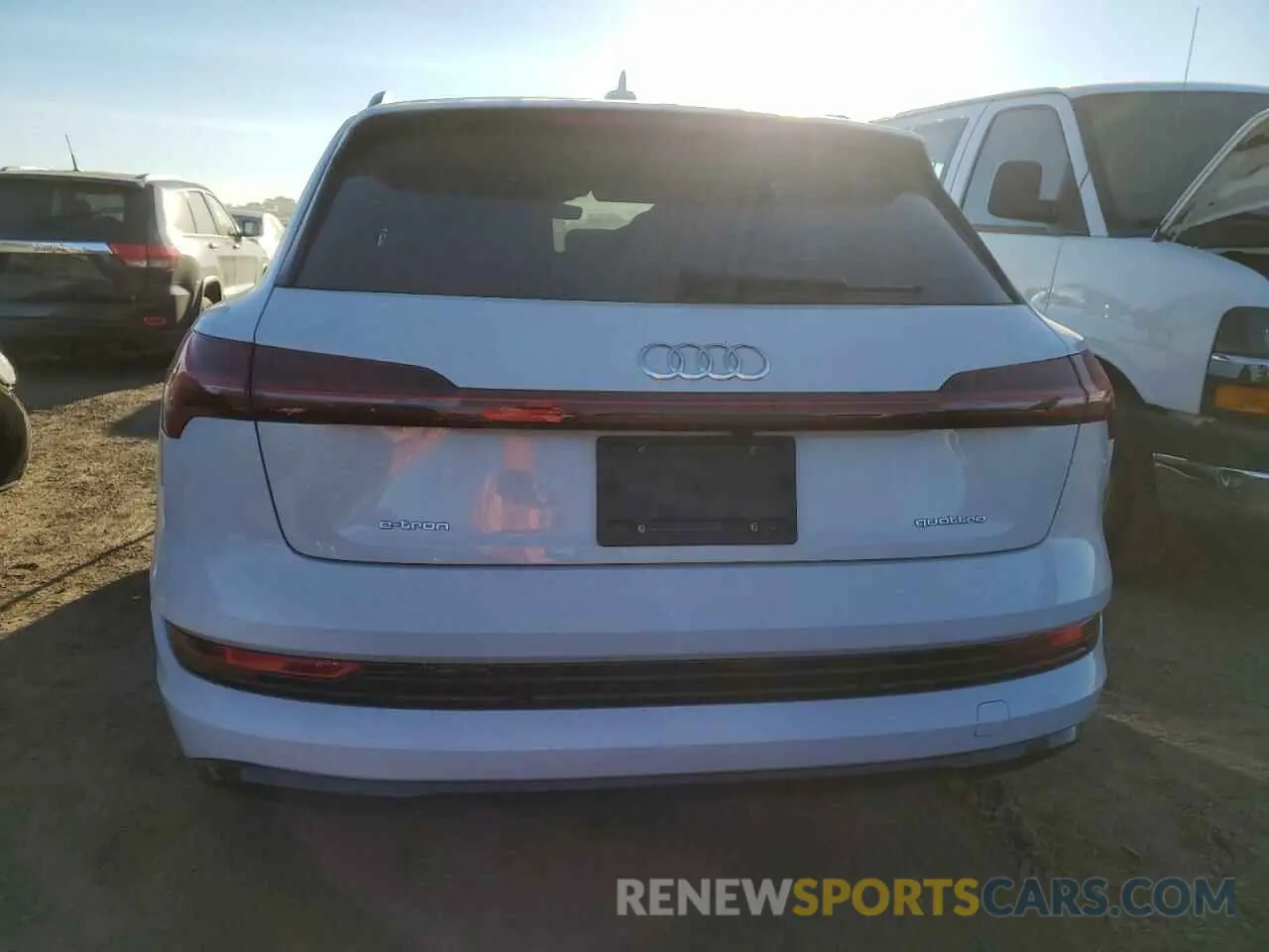 6 fotografías del automóvil dañado WA1AABGE3NB007271 AUDI E-TRON 2022