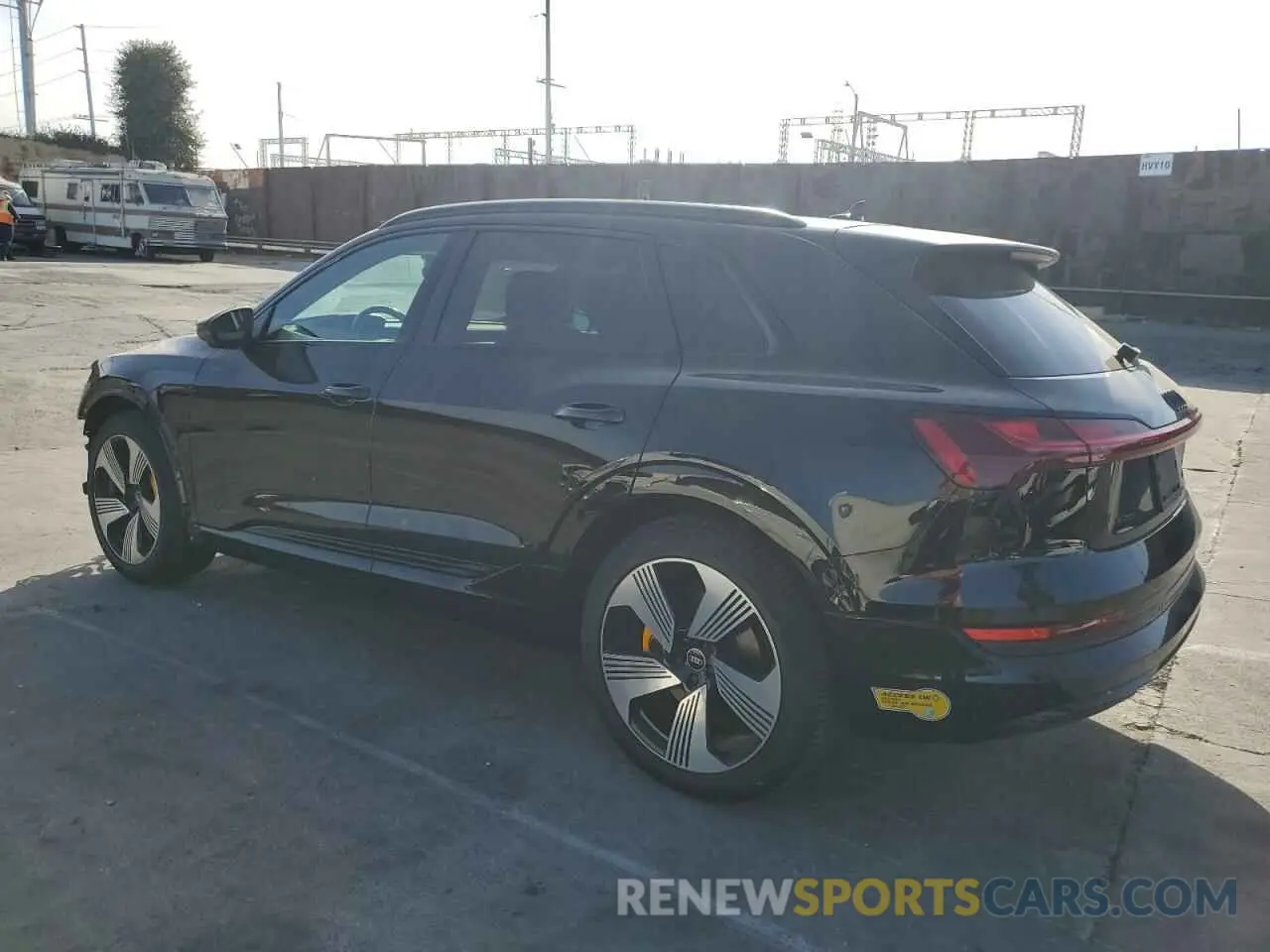 2 fotografías del automóvil dañado WA1LAAGE3NB007578 AUDI E-TRON 2022