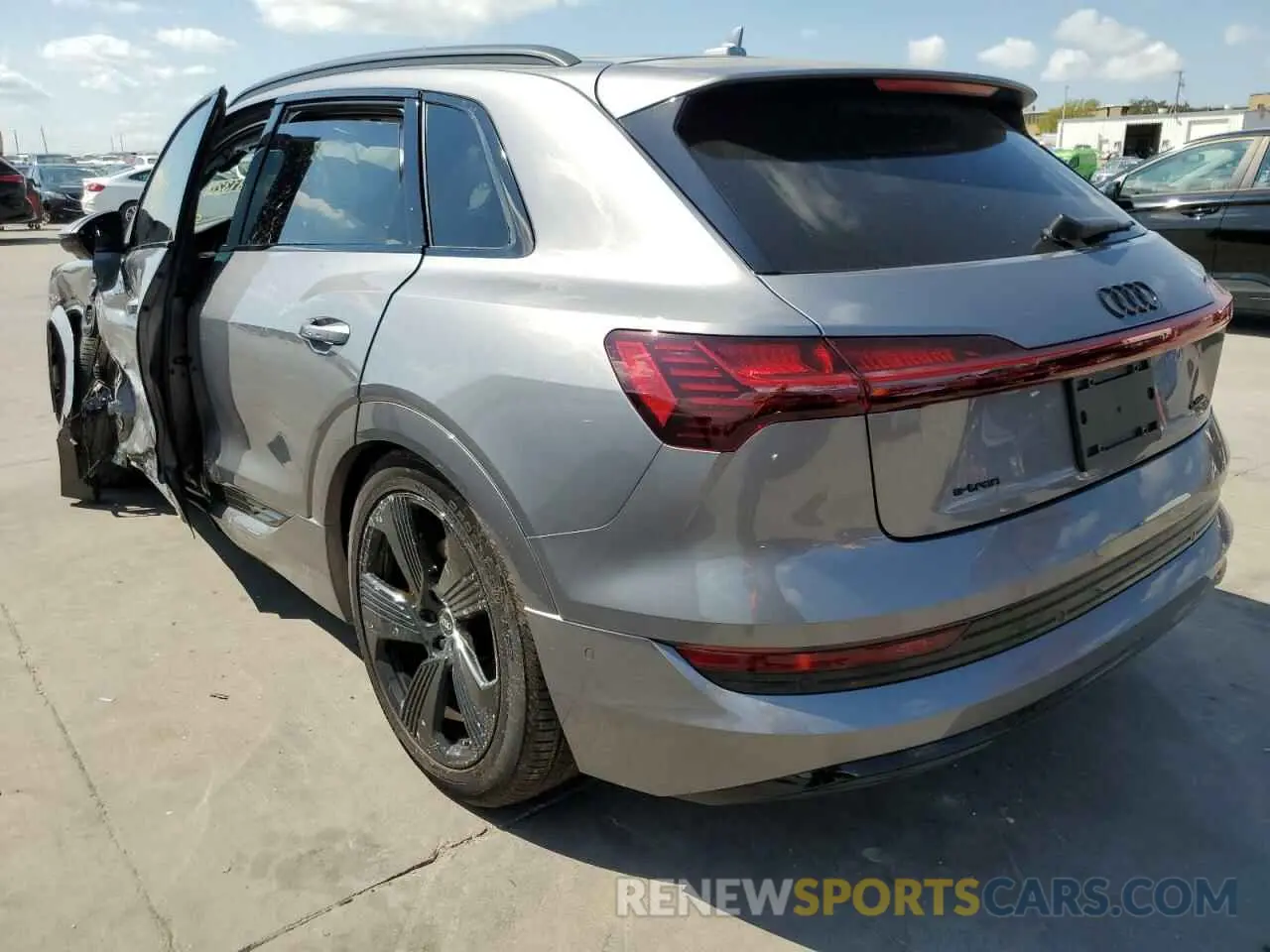 3 fotografías del automóvil dañado WA1LAAGE3NB033016 AUDI E-TRON 2022