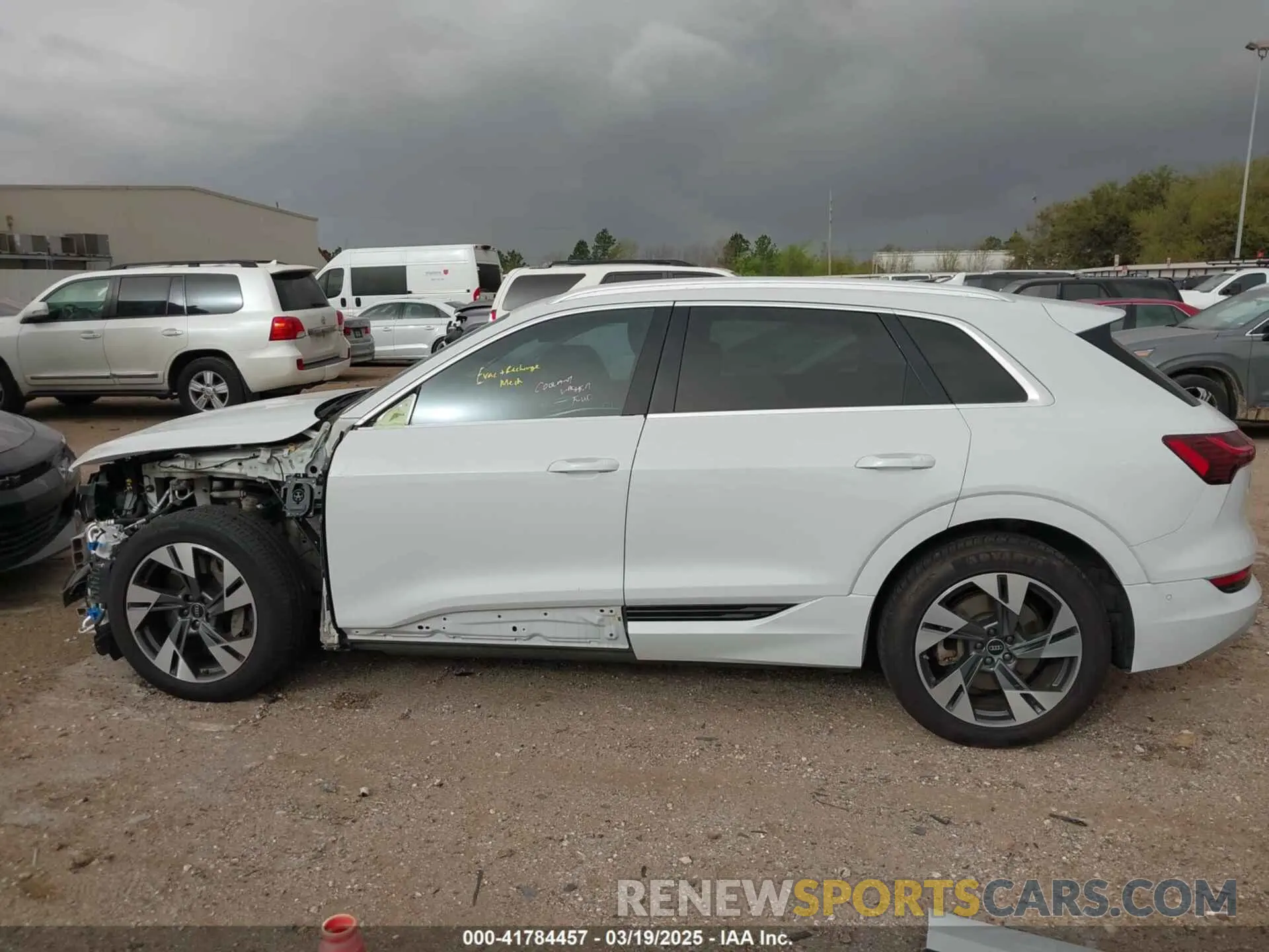 15 fotografías del automóvil dañado WA1LAAGE6NB033284 AUDI E-TRON 2022