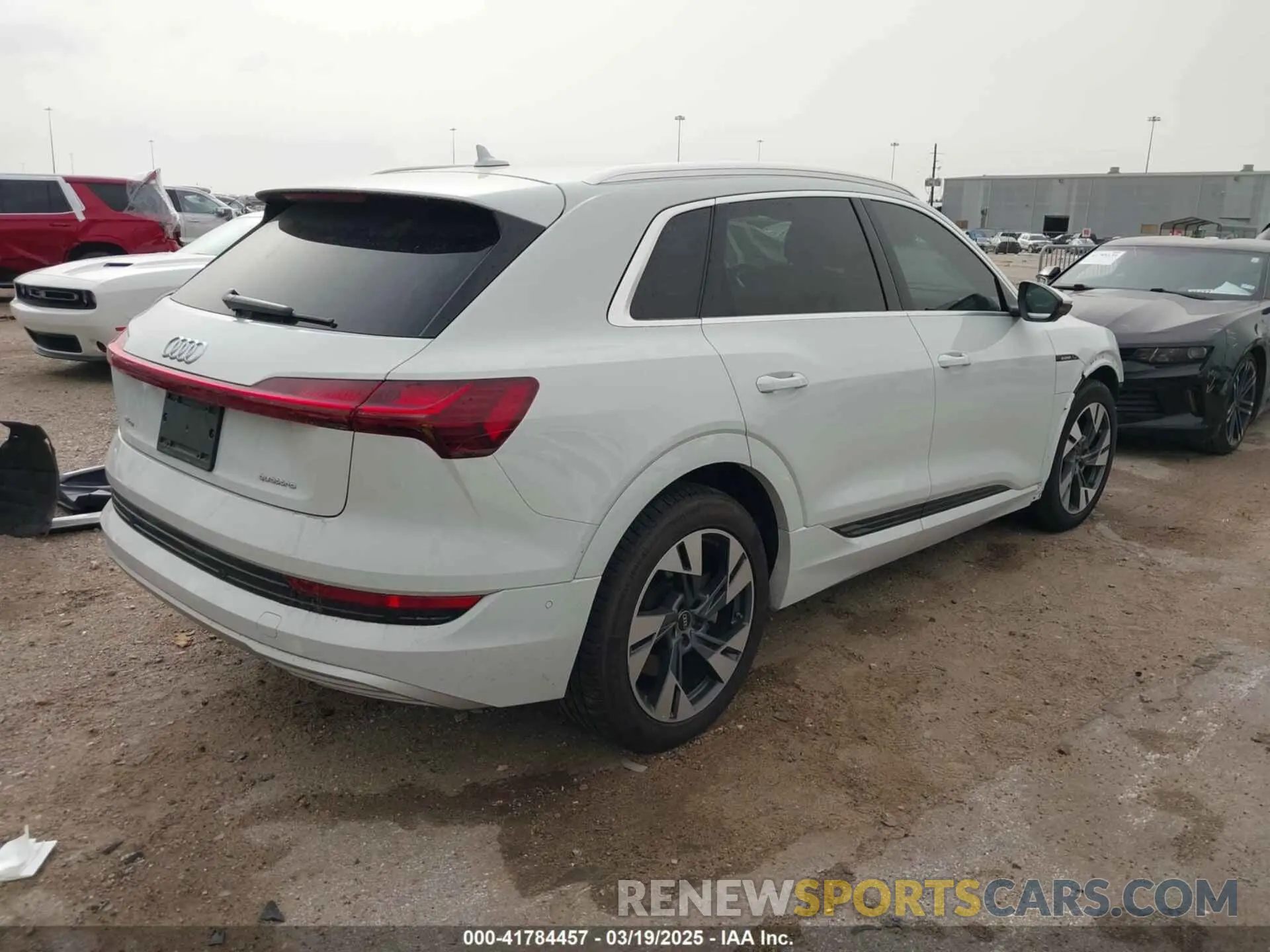 4 fotografías del automóvil dañado WA1LAAGE6NB033284 AUDI E-TRON 2022