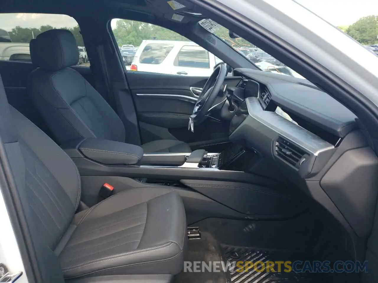 5 fotografías del automóvil dañado WA1LAAGE7NB009687 AUDI E-TRON 2022