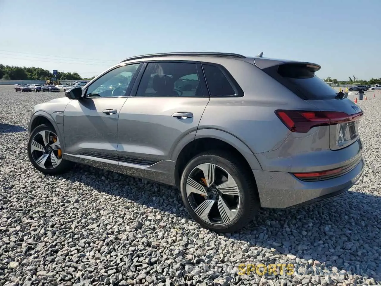 2 fotografías del automóvil dañado WA1LAAGE8NB002750 AUDI E-TRON 2022
