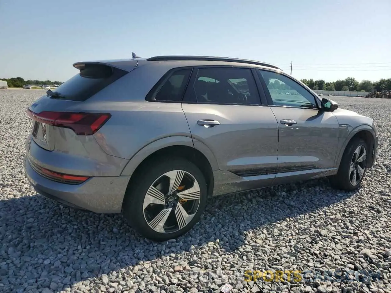 3 fotografías del automóvil dañado WA1LAAGE8NB002750 AUDI E-TRON 2022