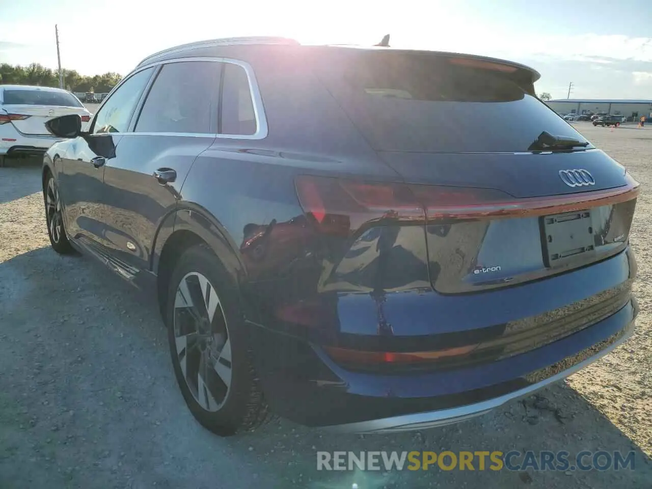 2 fotografías del automóvil dañado WA1LAAGE8NB030872 AUDI E-TRON 2022