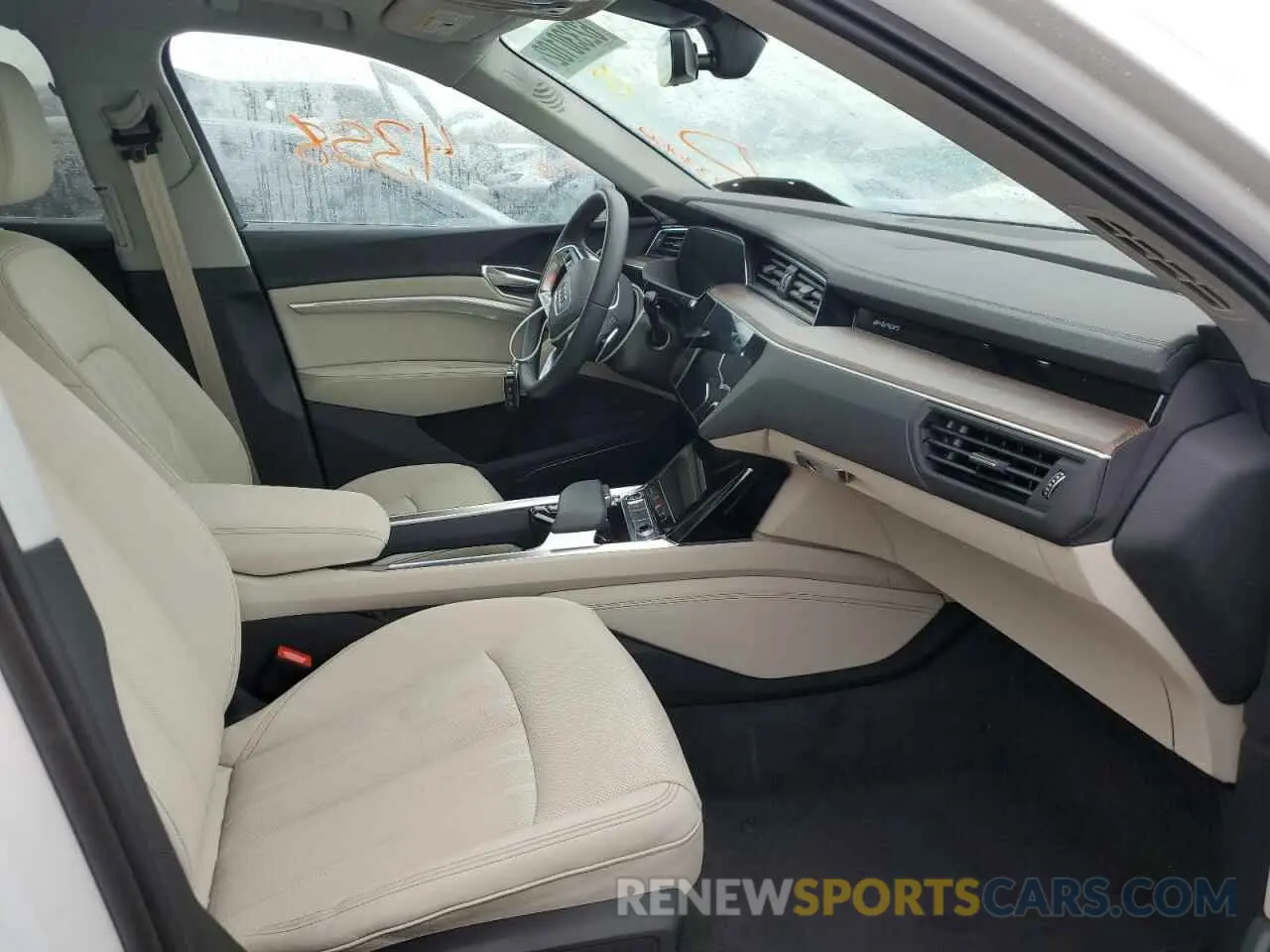 5 fotografías del automóvil dañado WA1LAAGE9NB006158 AUDI E-TRON 2022