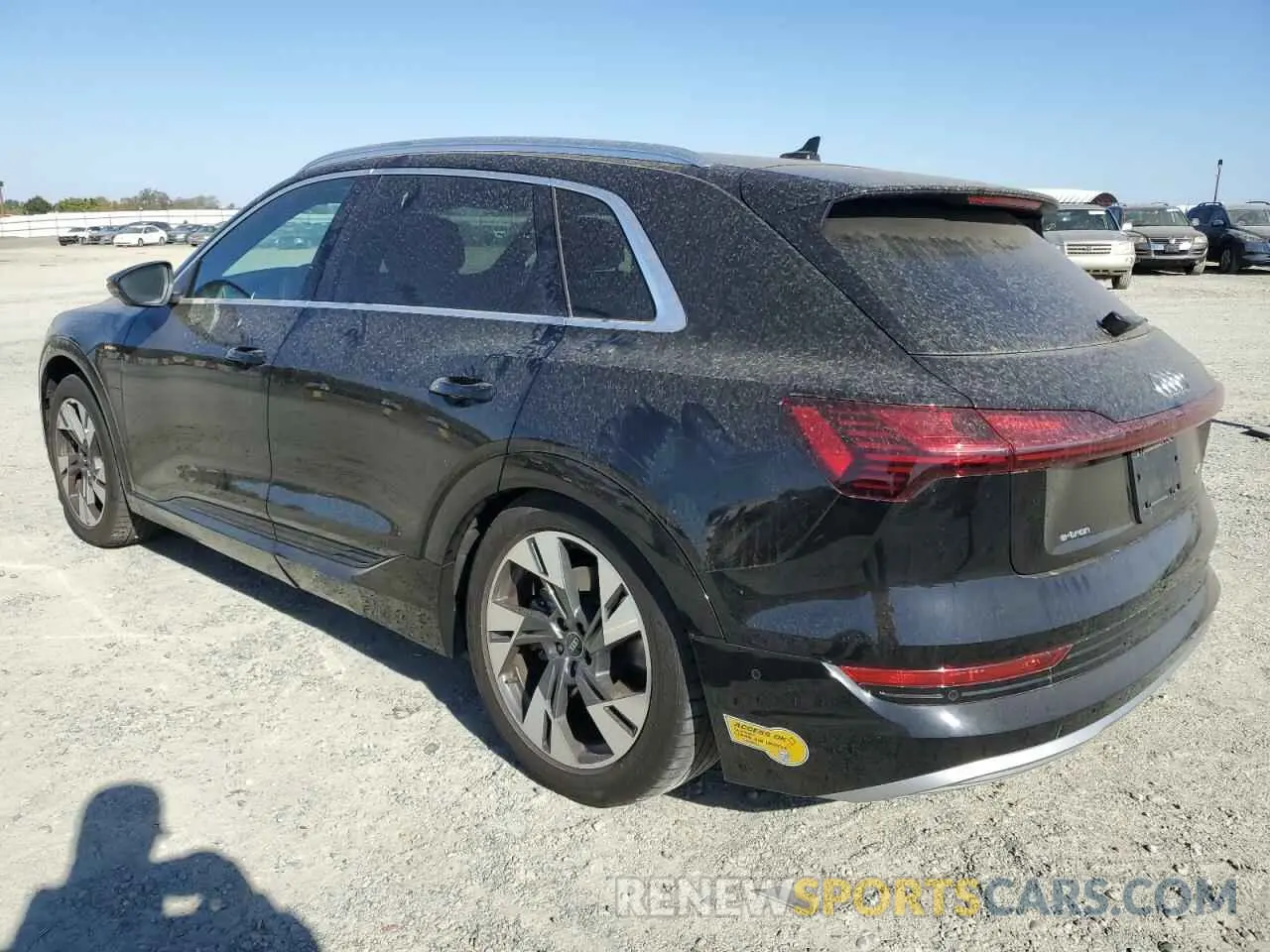 2 fotografías del automóvil dañado WA1LAAGE9NB007388 AUDI E-TRON 2022